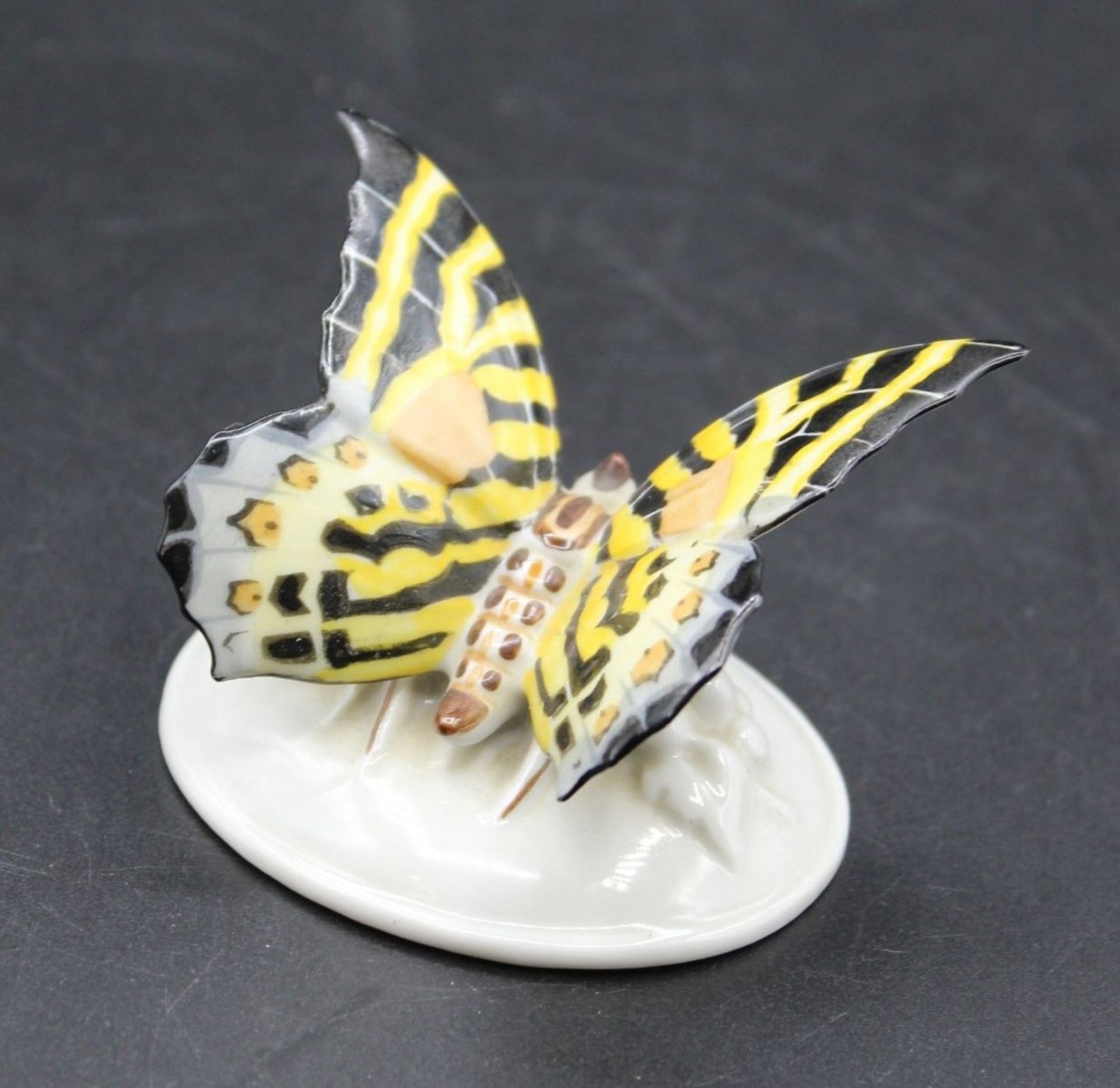 Schmetterling, Rosenthal, älter, polychr. Bemalung, guter Zustand, H-4,7cm B-6,5cm. - Image 2 of 5