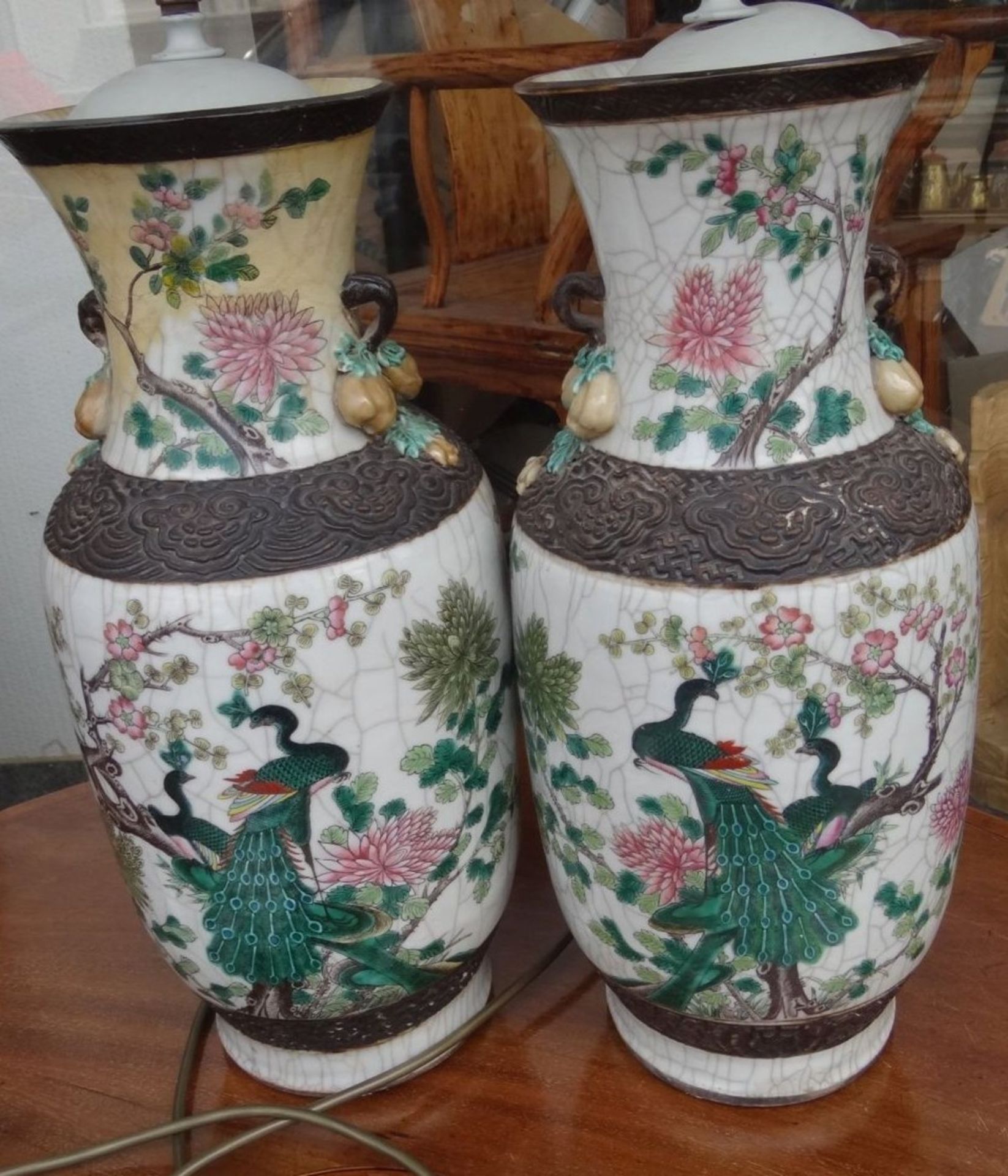 Paar alte China-Vasen, bemalt, umgebaut als Lampenstand, H-je 50 cm, gemarkt mit chinesischen . - Image 5 of 9
