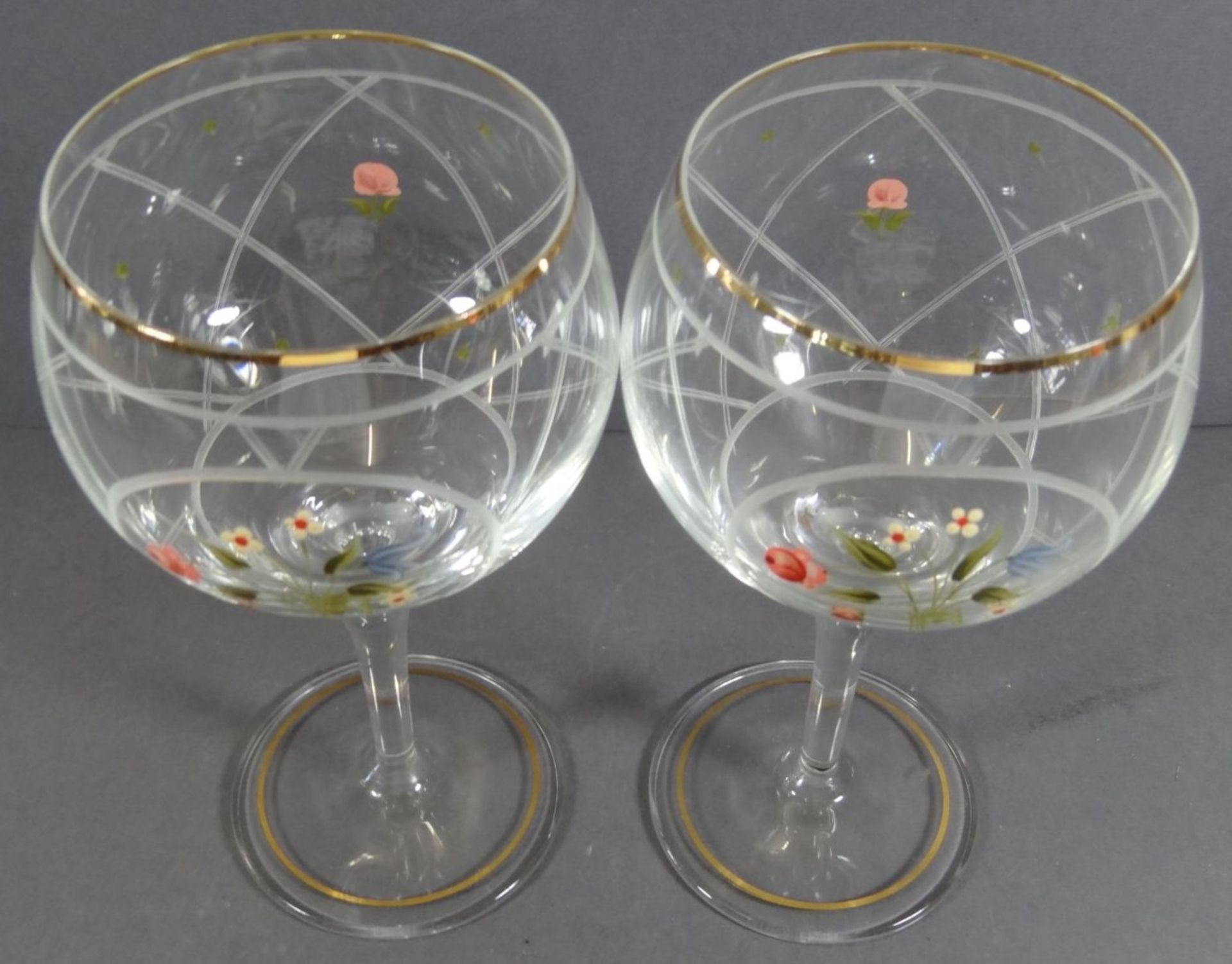 2 gr. Weingläser mit Emailleblumen, H-17 cm - Bild 2 aus 6