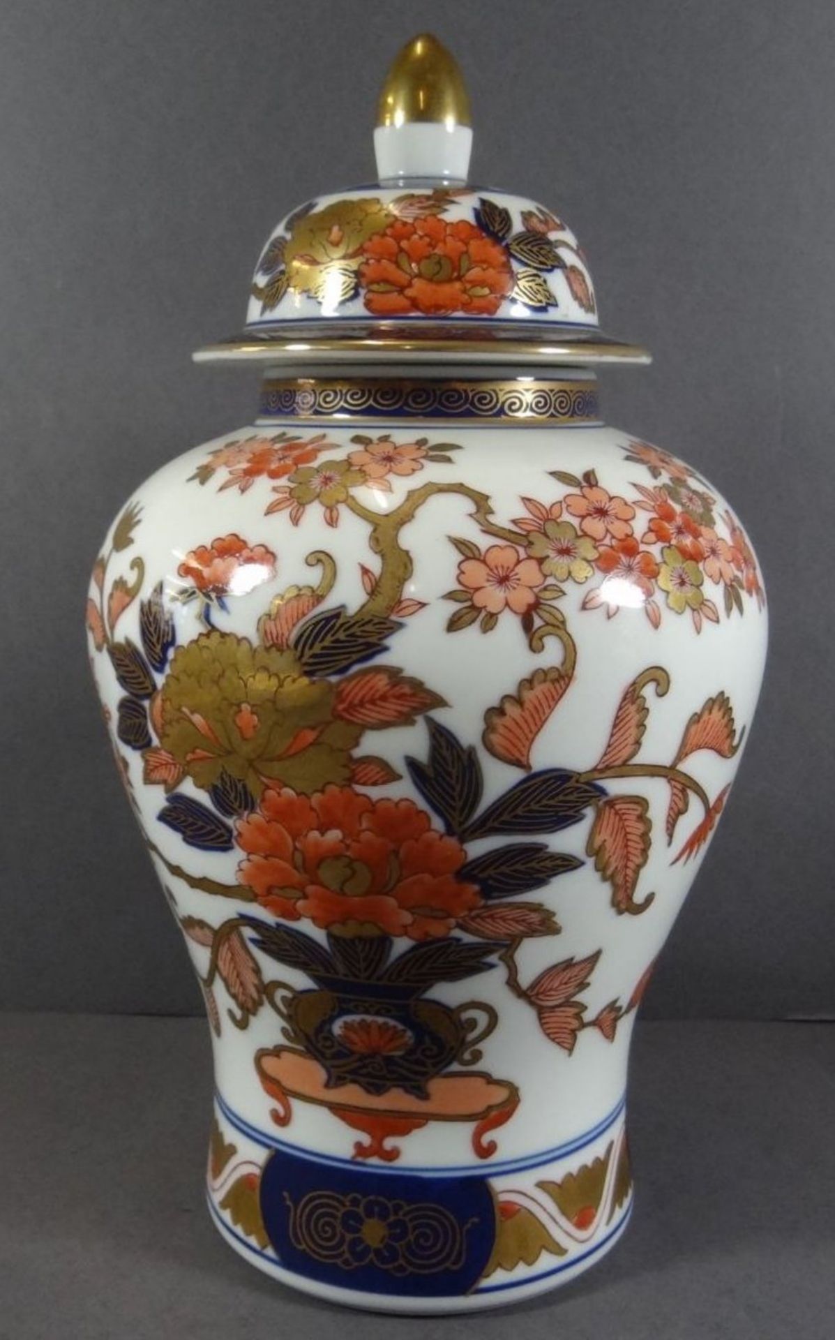 Gold-Imari Deckelvase, handgemalt, H-30 cm