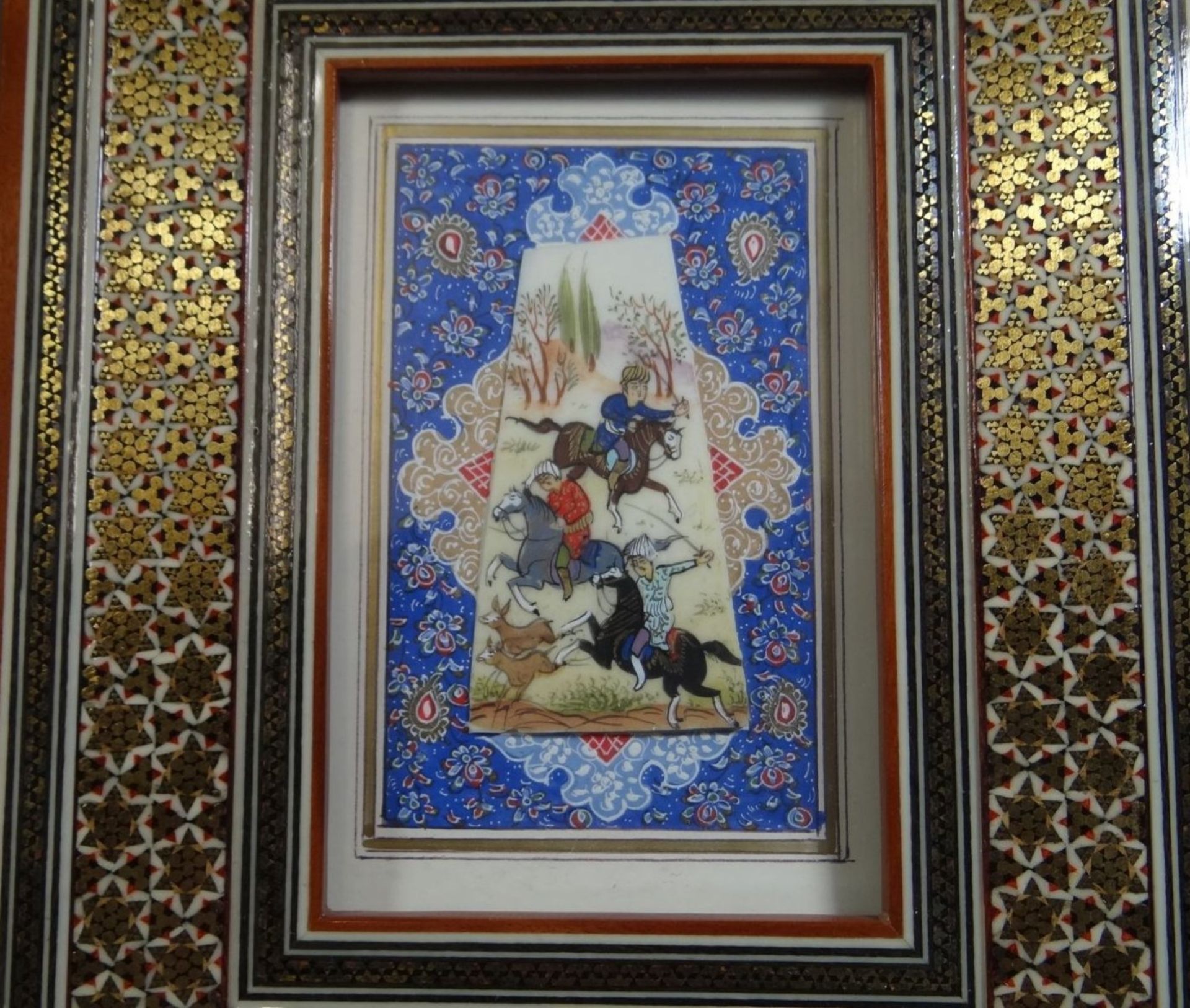 persische Miniaturmalerei auf Beinplatte, ger/Glas, Jagdmotiv, RG 21x16 cm - Bild 3 aus 7