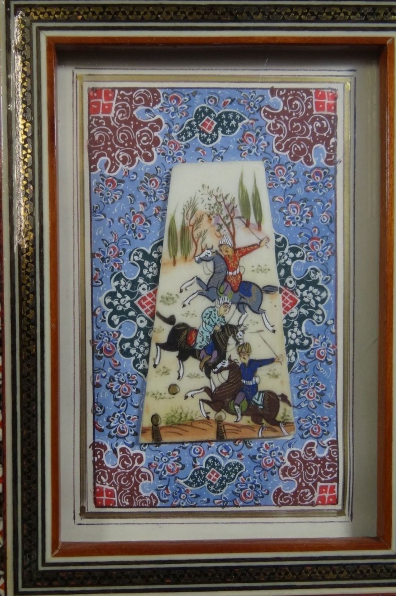 persische Miniaturmalerei auf Beinplatte, ger/Glas, Jagdmotiv, RG 21x16 cm - Bild 2 aus 7