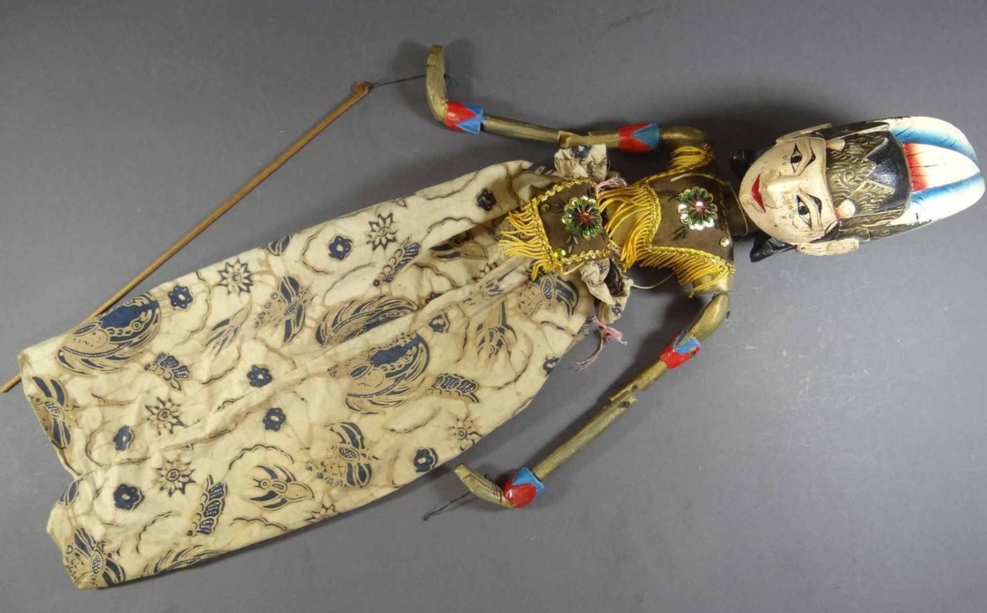 indonesische Marionette, älter, Alters-u. Gebrauchsspuren, ein Stab fehlt, H-50 cm