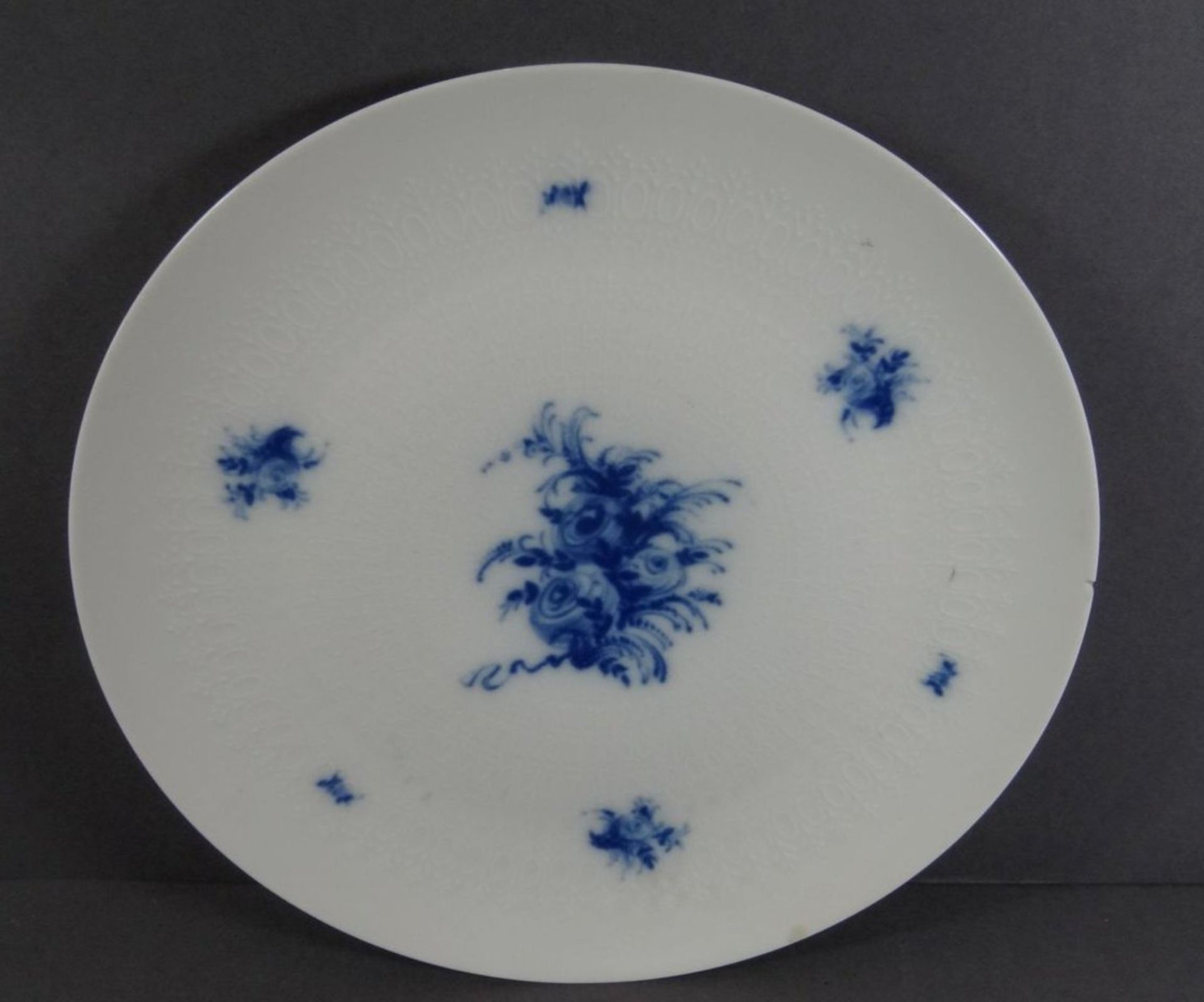 gr. Tortenplatte "Rosenthal" Romanze in blau, D-32 cm, anbei 2 Teller, D-25,5 cm, 1^x mit minim. - Image 5 of 7