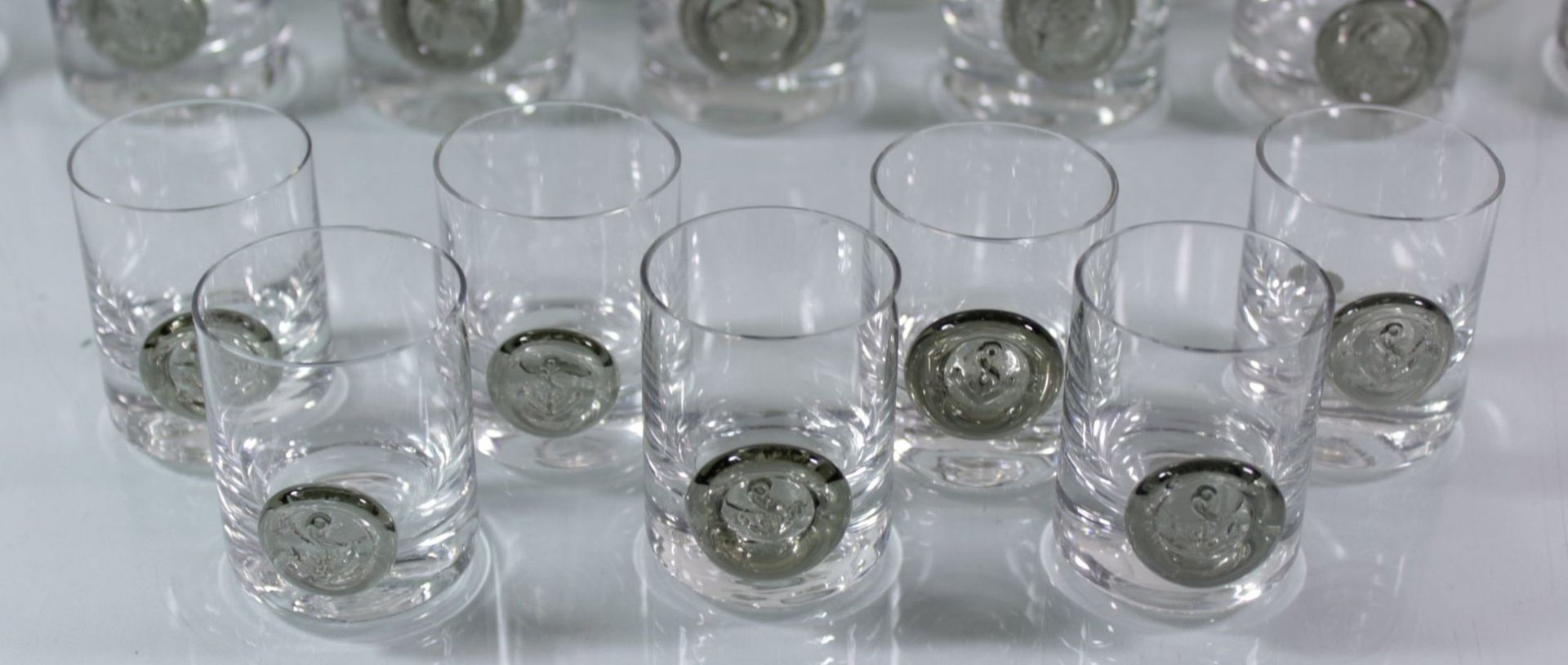 24 Rosenthal Gläser, Glas mit grünem Aufschmelz, 6 Cocktailgläser H-24cm, 2 Whiskygläser H- 8cm, 9 - Image 7 of 8