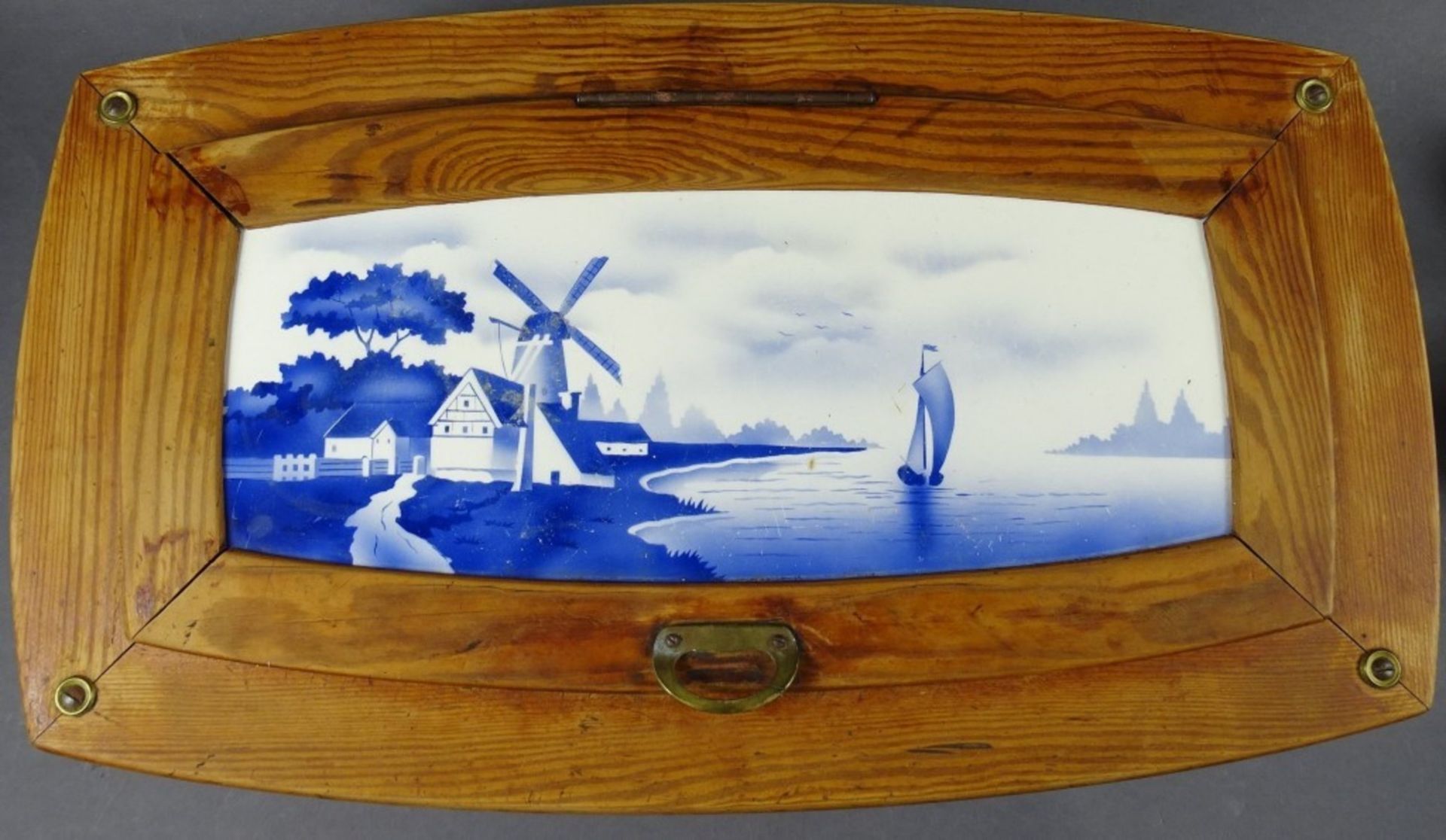 Antiker Brotkasten, Holz und Keramik mit Blaumalerei, wohl Delft, 16x27x46 cm, Bemalung stellenweise - Image 3 of 9