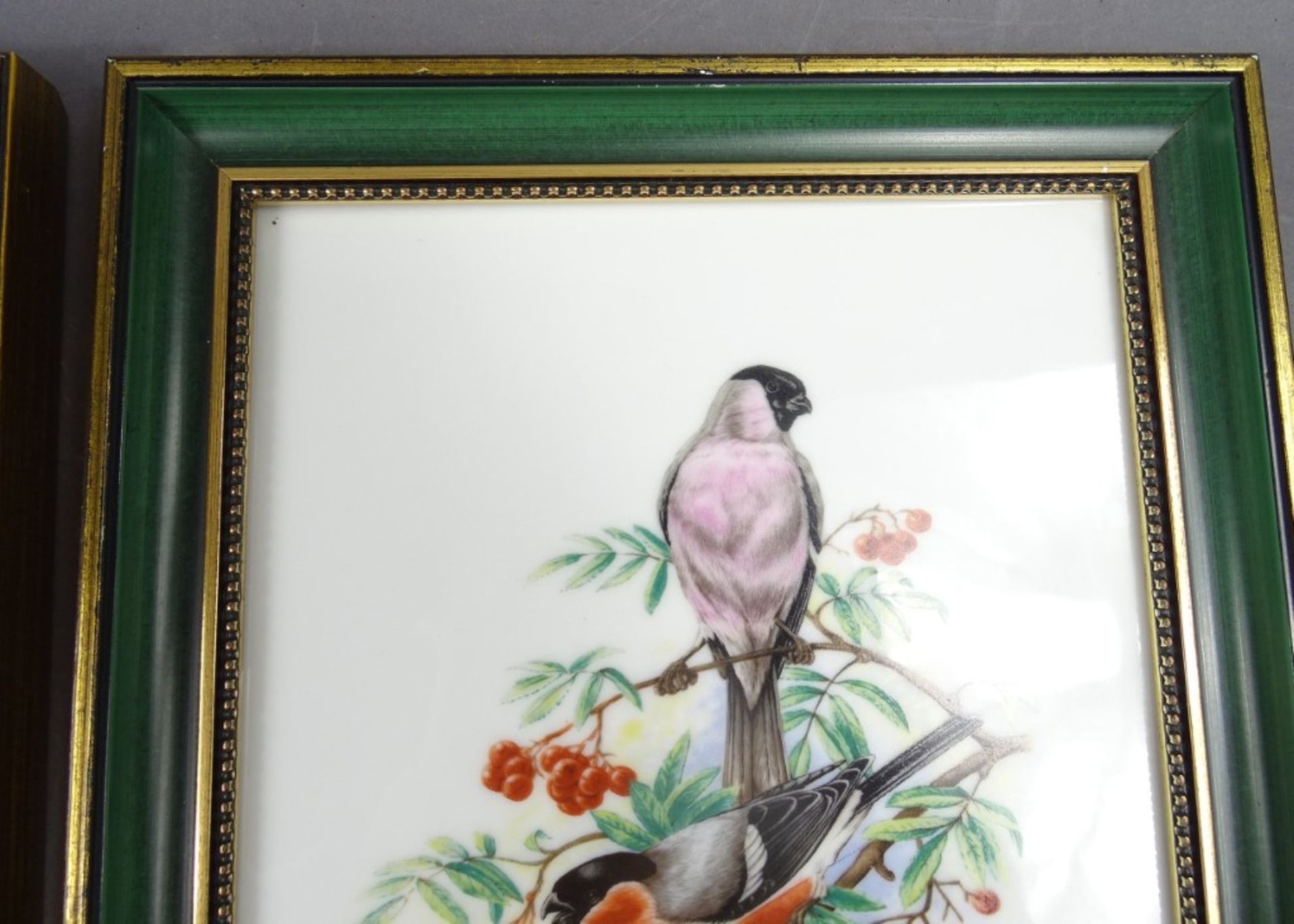 2 gerahmte Porzellanmalereien mit Vogelmotiven, Heinrich, 23x29 cm - Bild 8 aus 9