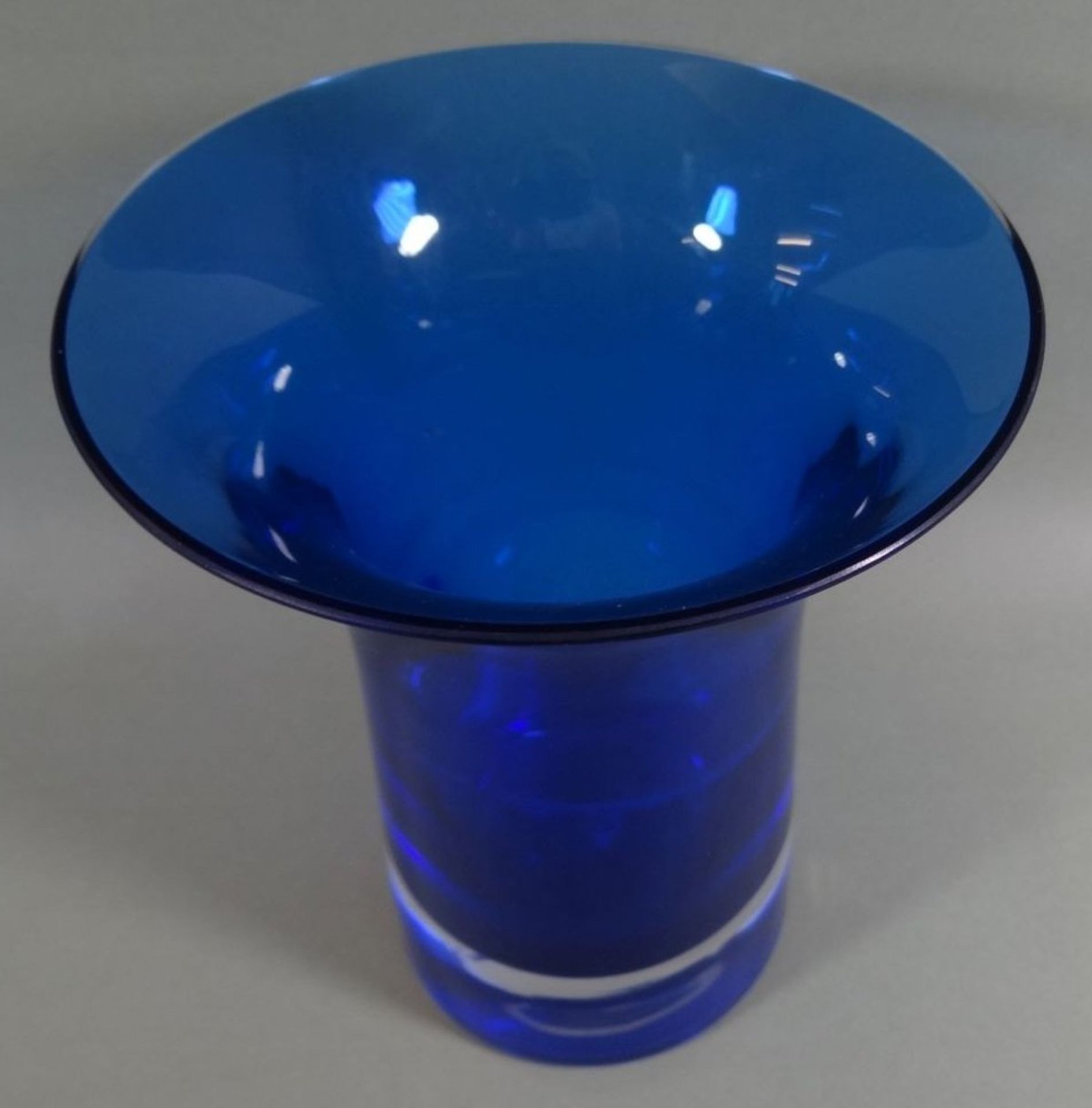 Kunstglasvase "Harzkristall", blau, H-15,5 cm - Bild 3 aus 5