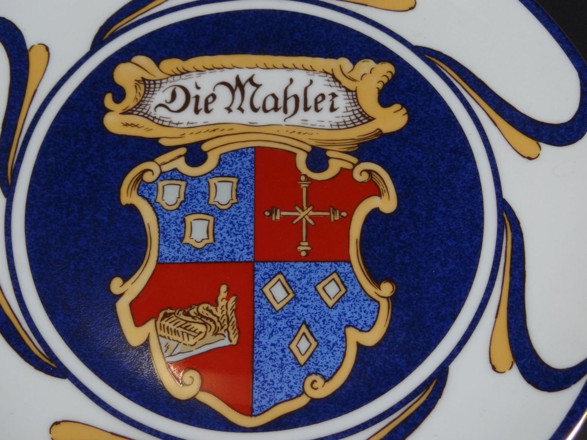 Teller mit Wappen der Kölner Malerzunft "Heinrich", D-24,5 cm - Bild 2 aus 5