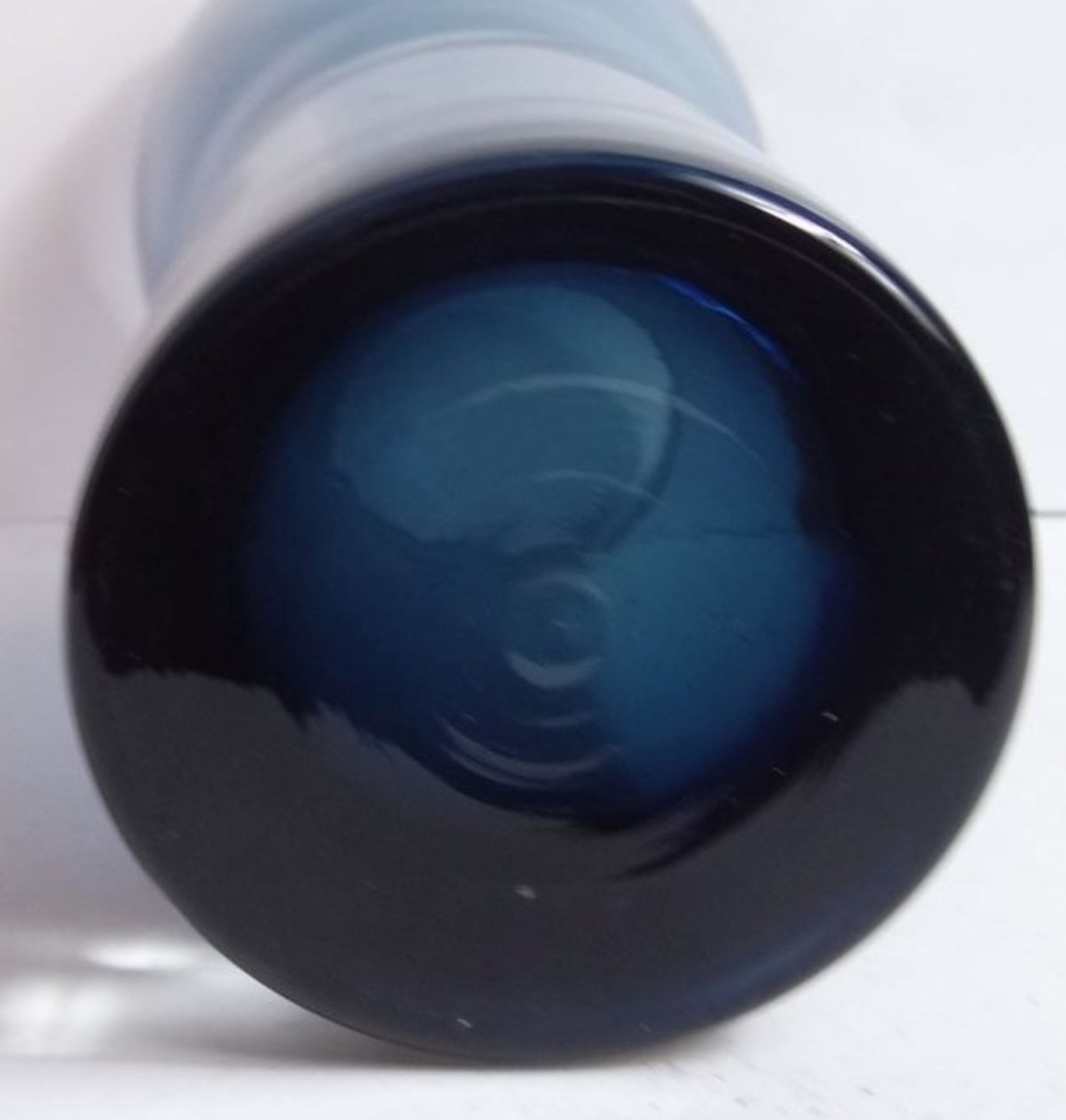 blaue Kunstglasvase, H-18 cm, D-10 cm - Bild 7 aus 7