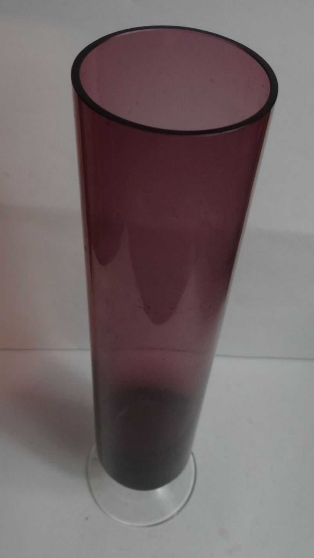 hohe lila Vase auf klaren Stand, H-30 cm, D-6 cm - Bild 6 aus 7