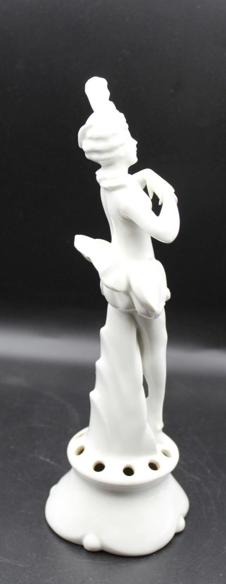 Tänzerin-Figur für Steckschale, gemarkt, Weißporzellan, wohl um 1920/30, H-24,5cm. - Bild 2 aus 4