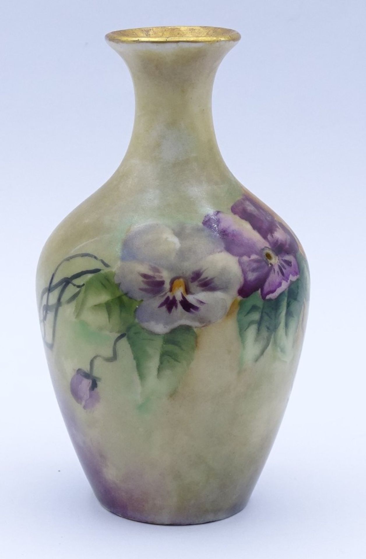kl. handbemalte Porzellan Vase mit Blumendekor und Goldrand,im Boden signiert E.Luder 08, H- 11,0cm - Bild 2 aus 3