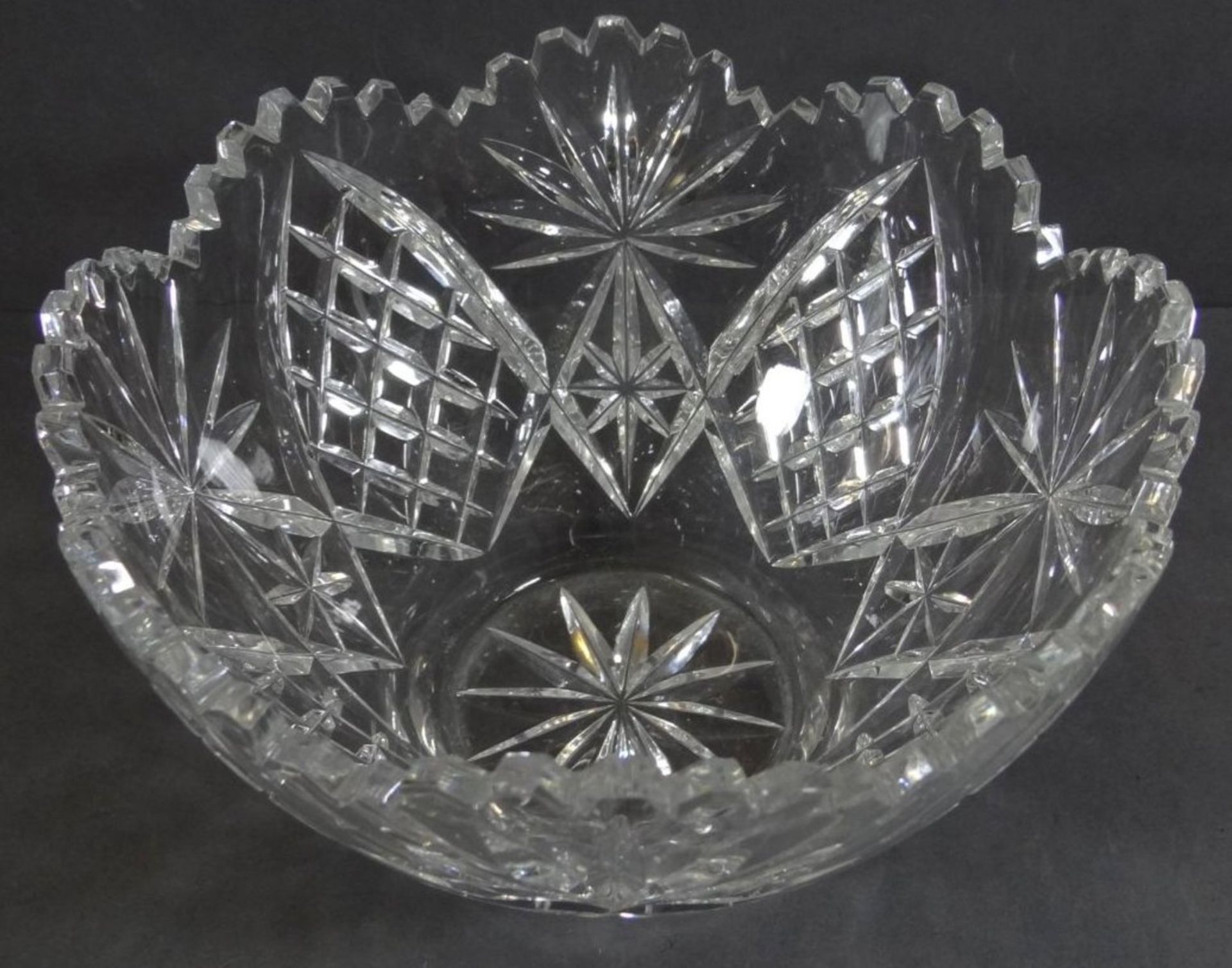 Kristallschale mit Zackenrand, Sternschliff, H-11 cm, D-18 cm