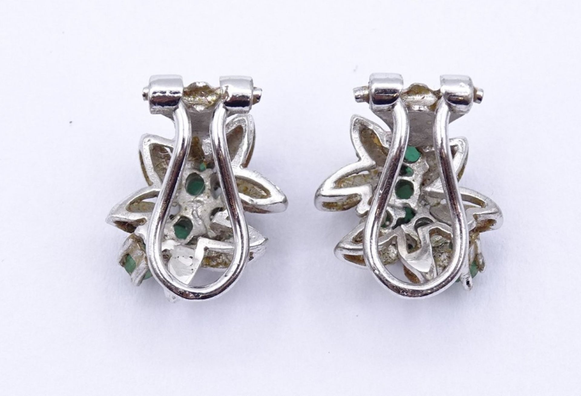 Paar Silber Ohrclips mit rund facc. Smaragde, Silber 0.925, zus.3,7 g. - Bild 3 aus 3