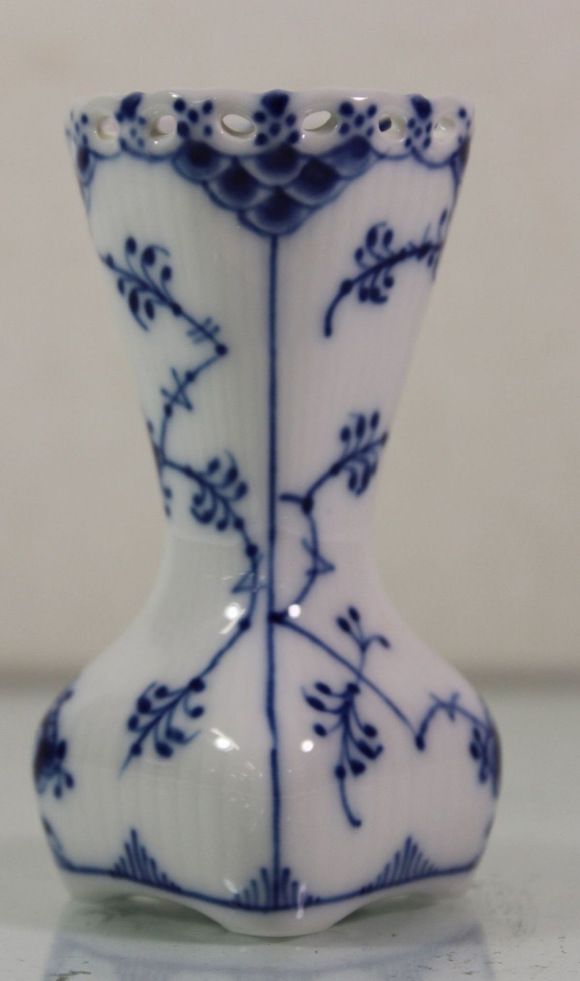 kl. Vase, Royal Copenhagen, Musselmalet, Vollspitze, H-10cm.