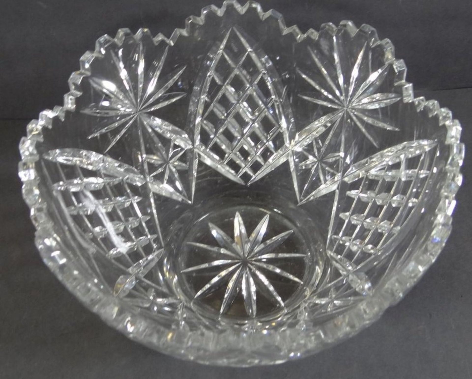 Kristallschale mit Zackenrand, Sternschliff, H-11 cm, D-18 cm - Bild 5 aus 6