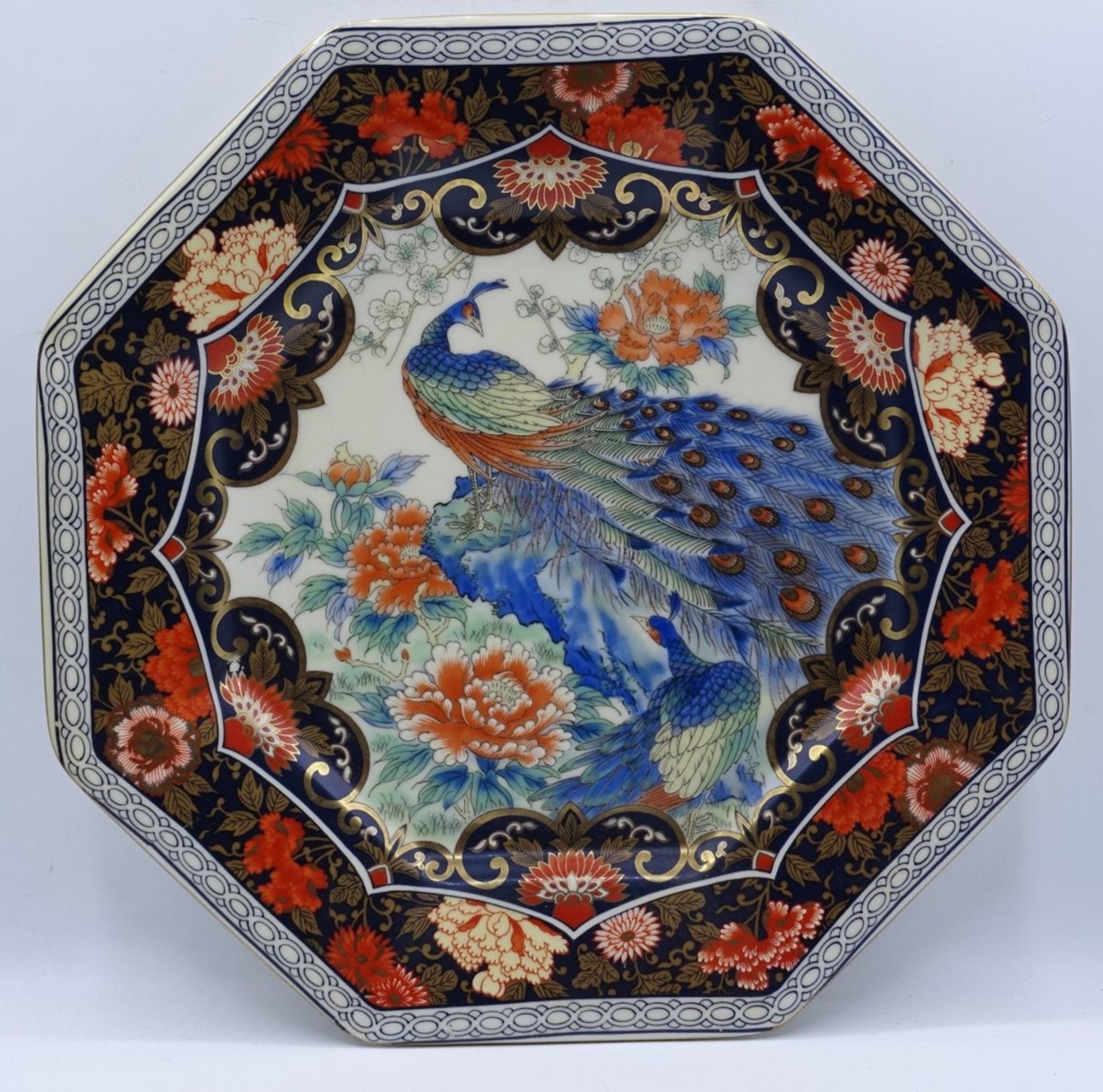 Eckiger Teller mit Pfau-Dekor,Japan, 26 x 26 cm