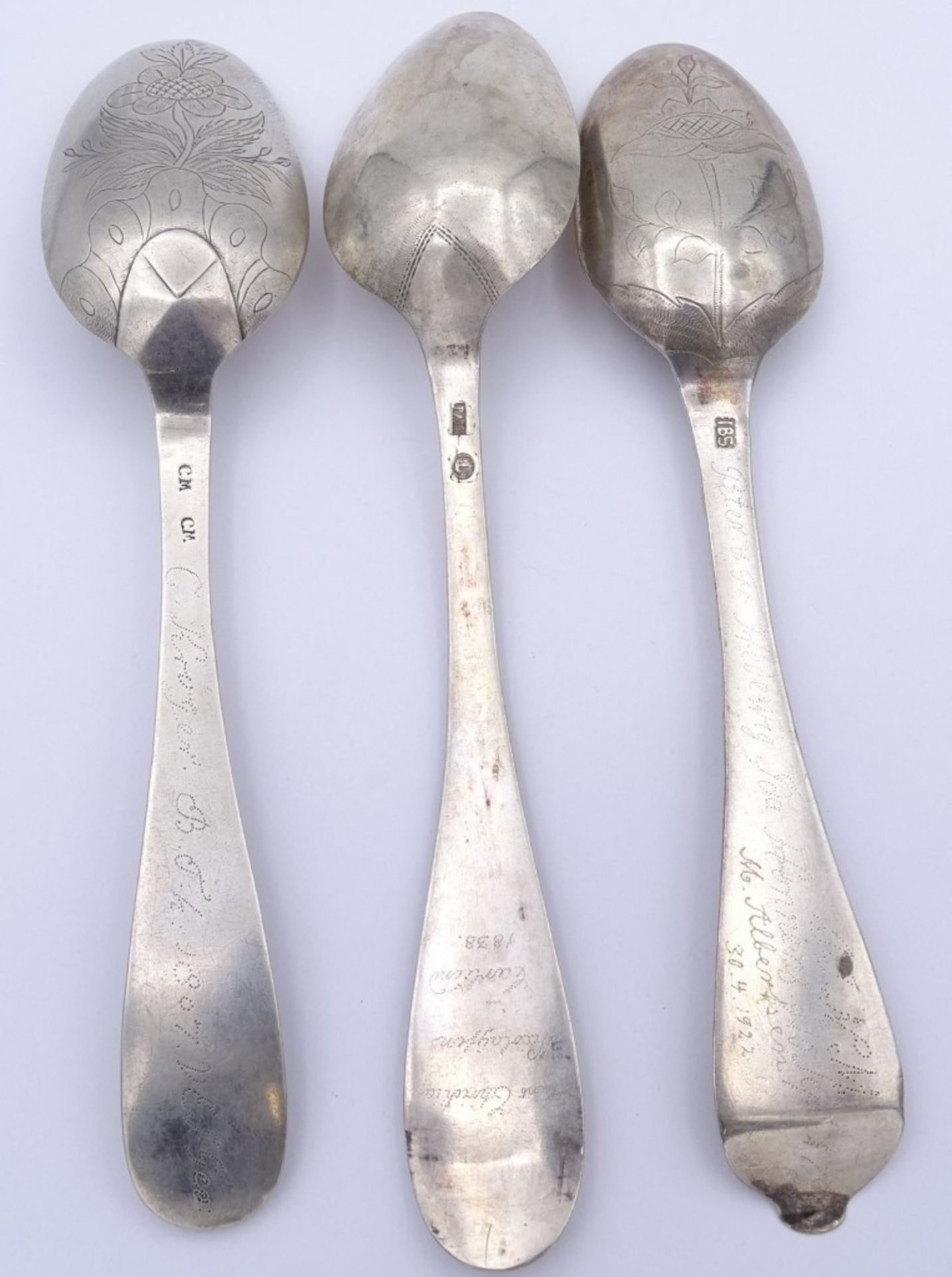 3 Barocklöffel,Silber, 18.Jahrhundert,zus.160g., L- 21,5-23cm, Gravur und Datierungen 1807/1838/ - Bild 5 aus 8