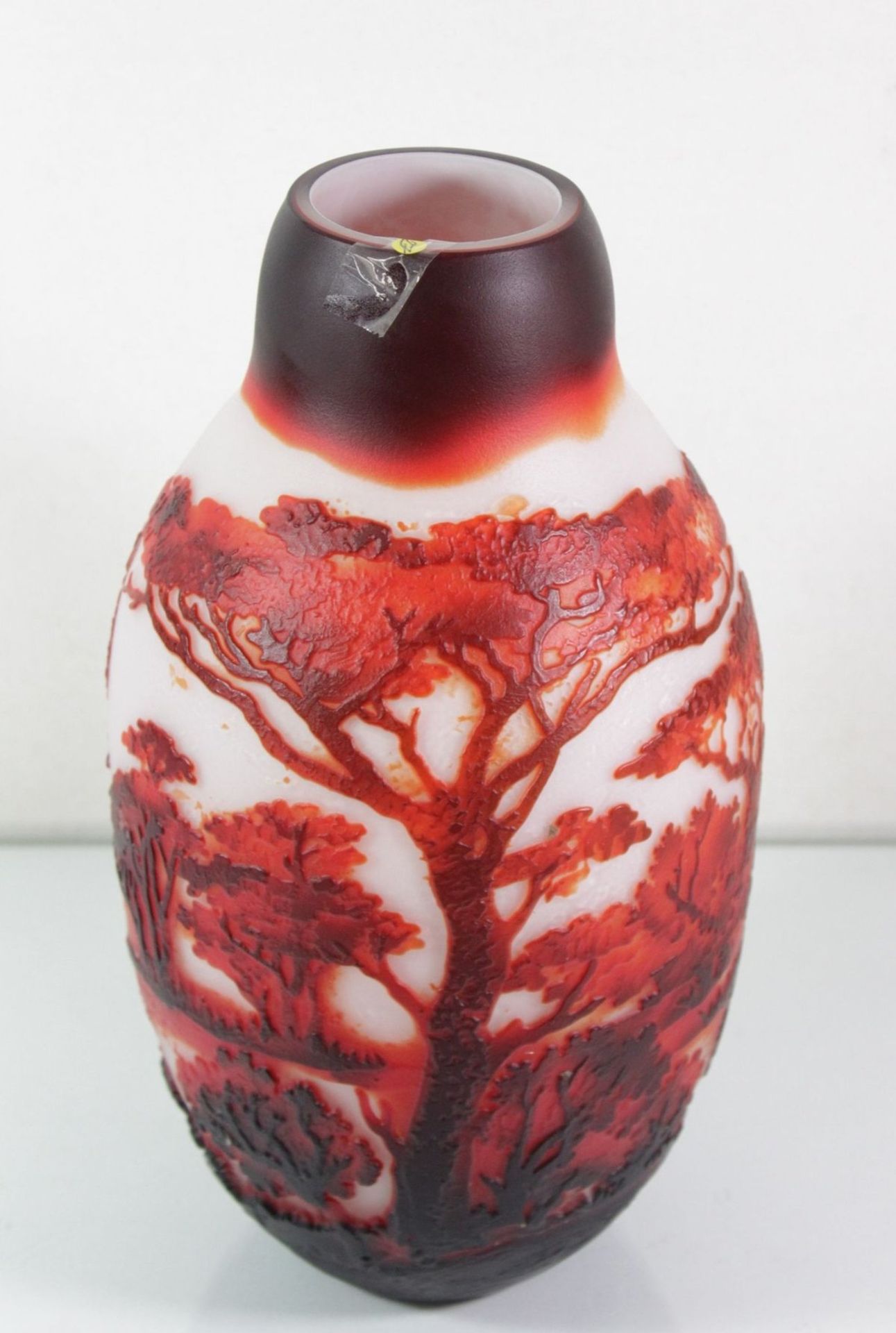 Vase, Type Gallè, geschnittenes afrikanisches Landschaftsdekor, Boden gemarkt, H-30cm. - Bild 2 aus 3