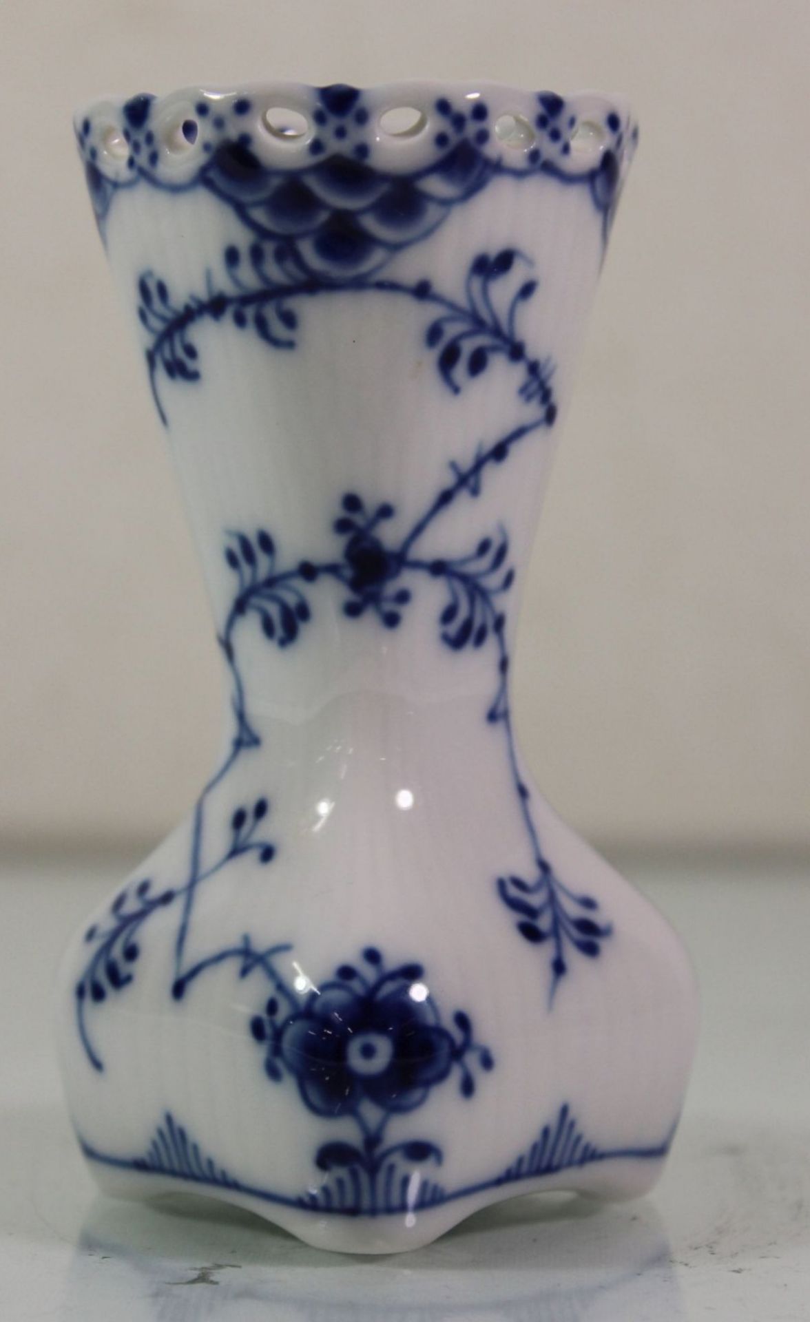 kl. Vase, Royal Copenhagen, Musselmalet, Vollspitze, H-10cm. - Bild 2 aus 4