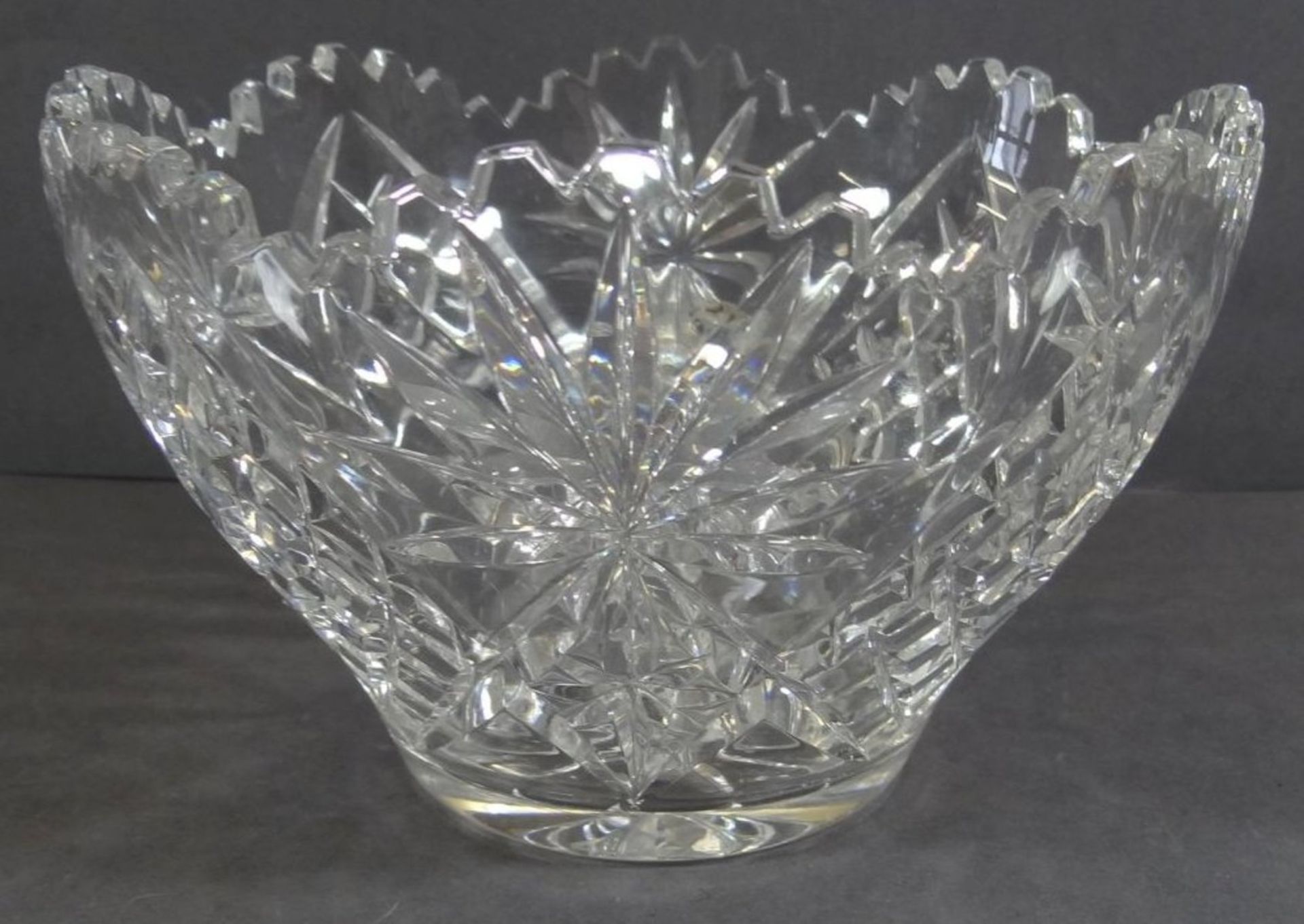 Kristallschale mit Zackenrand, Sternschliff, H-11 cm, D-18 cm - Bild 2 aus 6