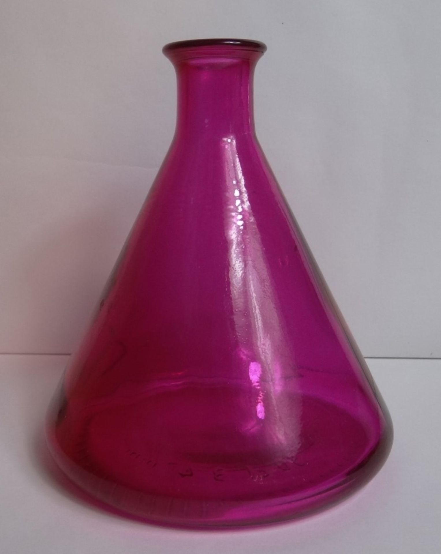 Kunstglasvase in Form eines Becherglases, H-14cm