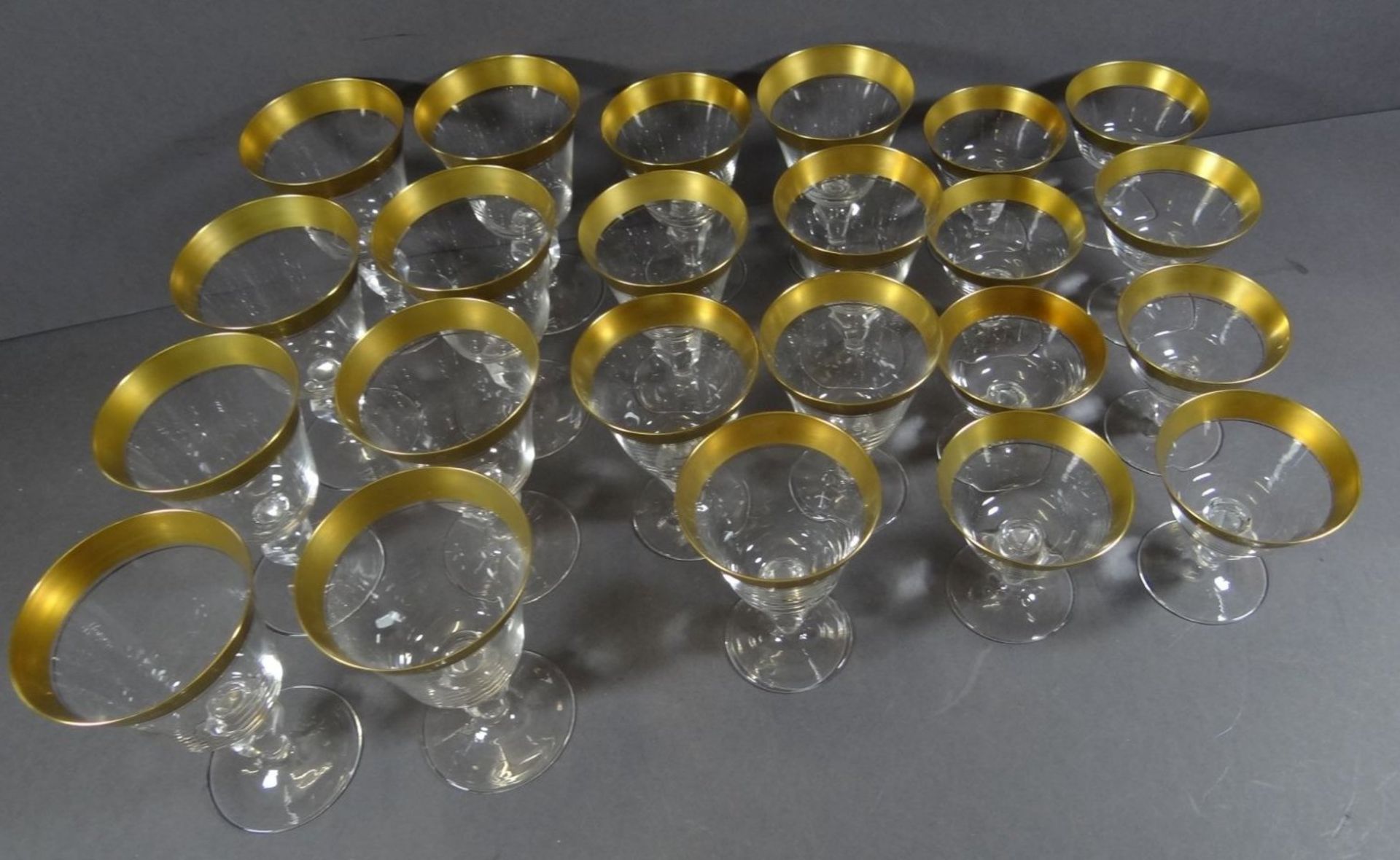 23x div. Gläser mit Ätzgoldrand, H-7 bis 12 cm - Bild 2 aus 7