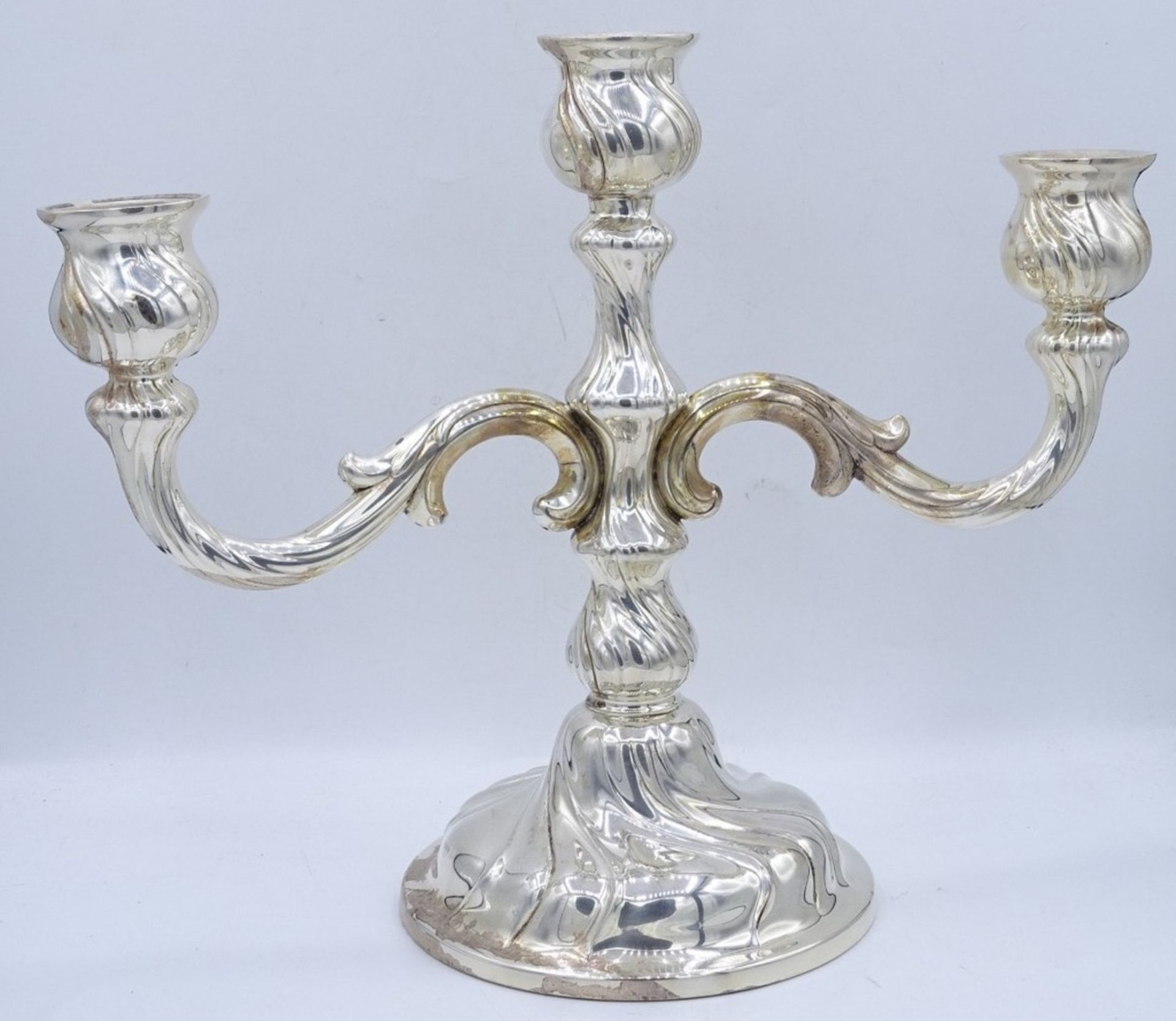 3-flammiger Kerzenhalter, Silber 0.835 ,H- 24,5 cm, 457 g., (nicht gefüllt)
