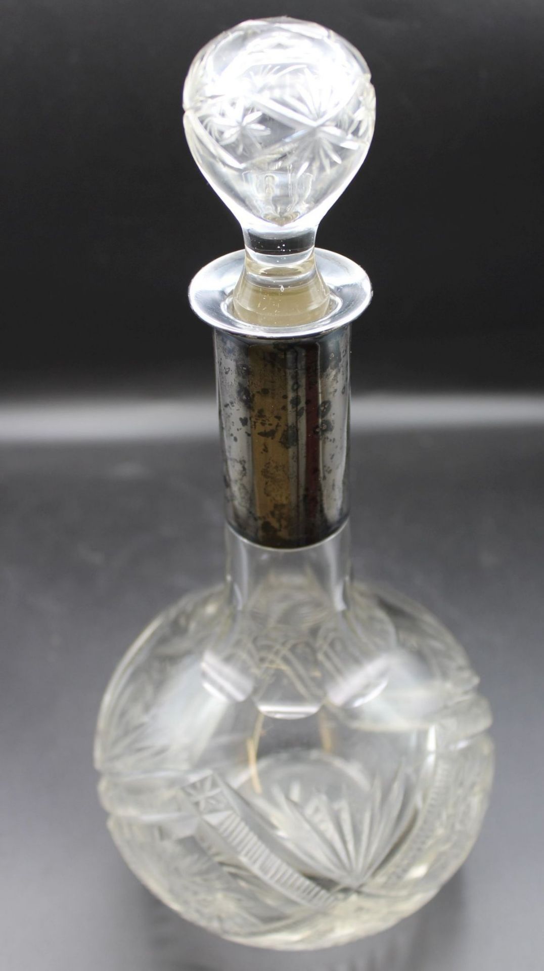 bauchige Karaffe, um 1900, Kristall beschliffen, Silbermontur -800-, H-30cm. - Bild 3 aus 3