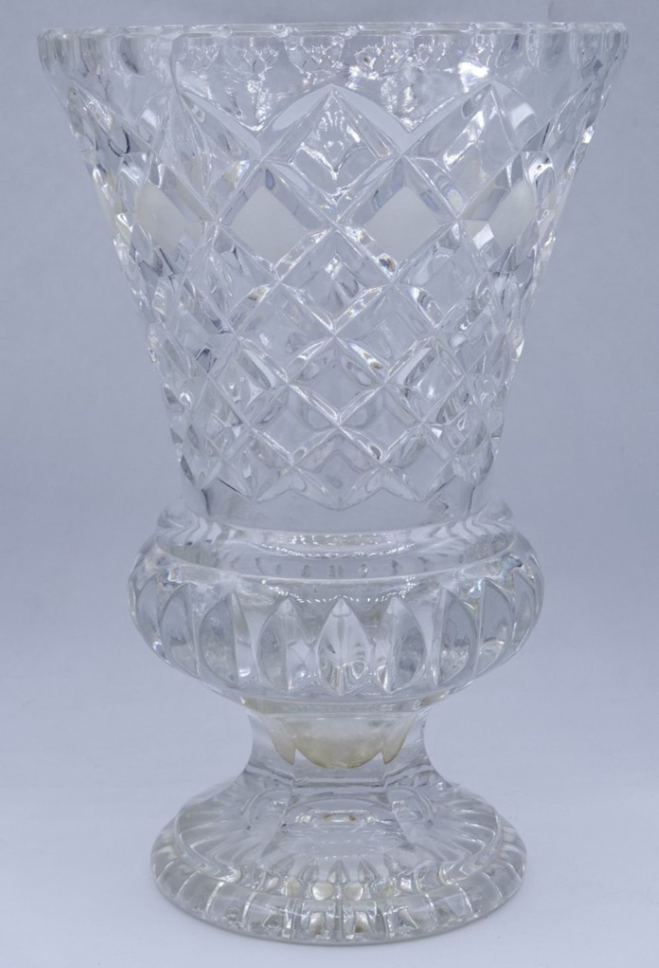 Schwere Kristall Glas Vase auf Stand,H- 21cm - Bild 2 aus 2