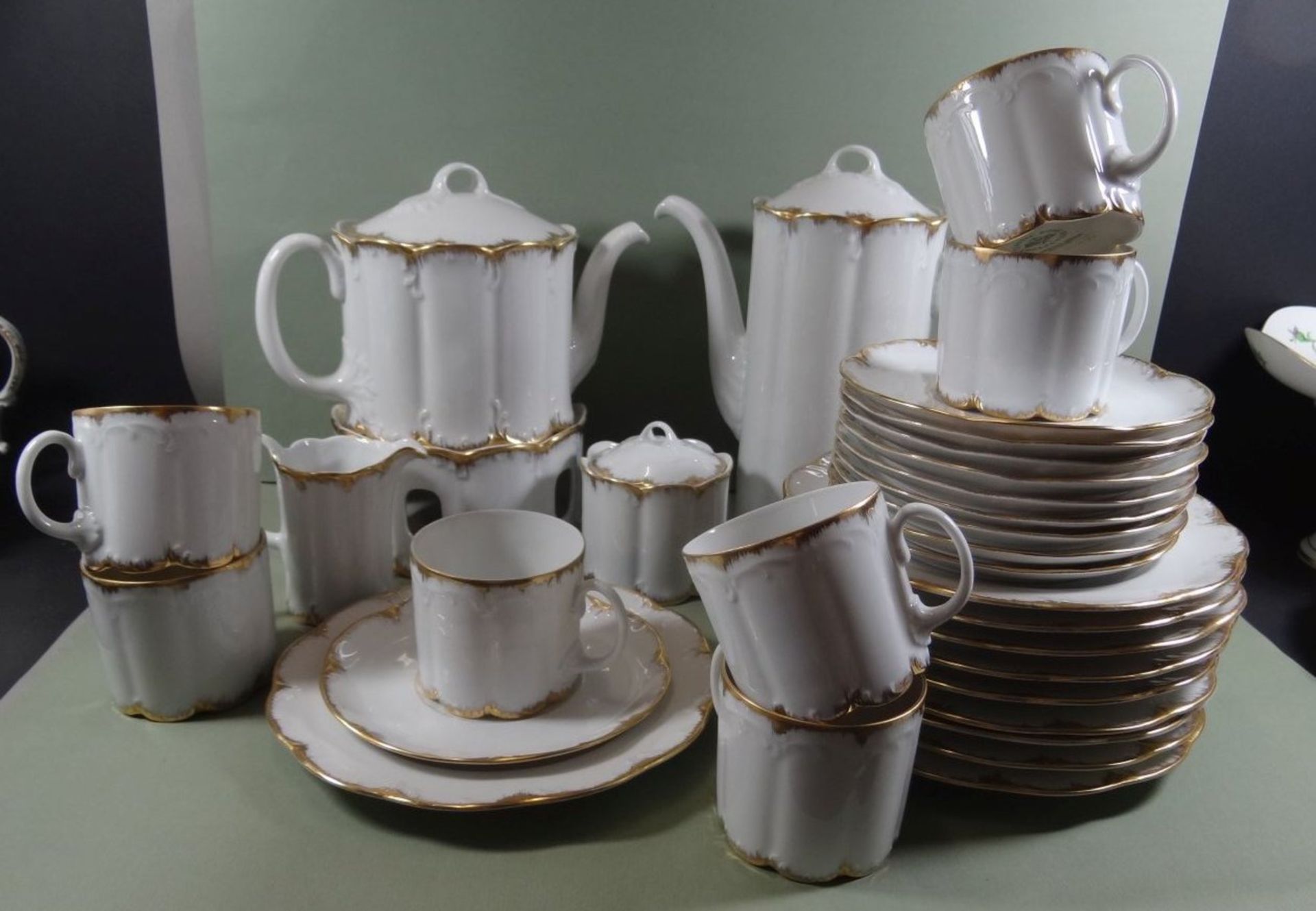 Kaffee-Teeservice "Rosenthal" Monbijou, Goldrand, 35 Teile mit Stövchen