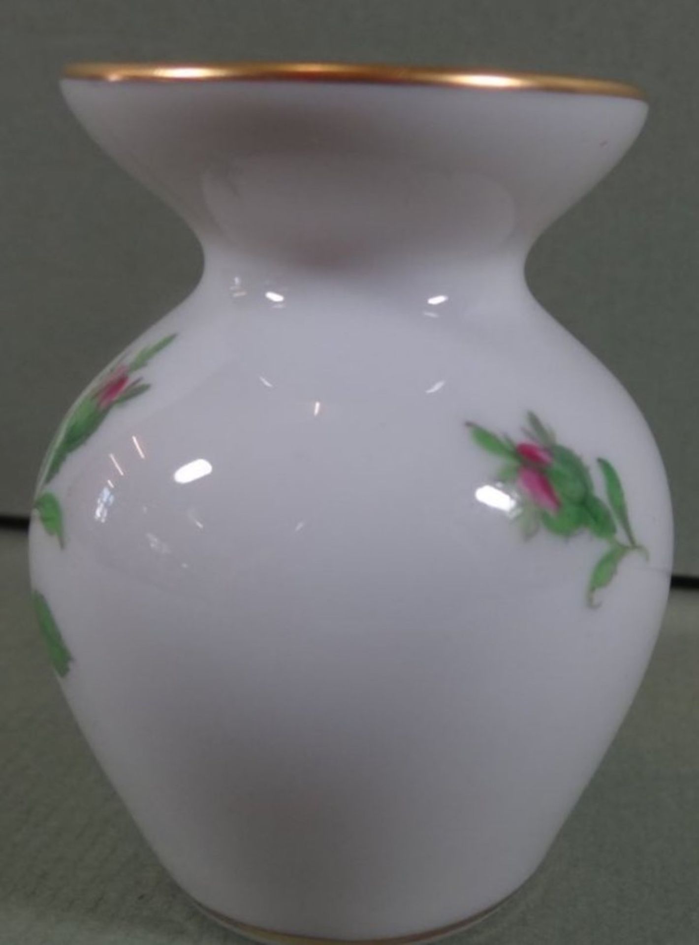kl. Vase "Meissen" Rote Rose, 2.Wahl, H-6 cm - Image 2 of 4