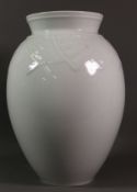 Vase, Hutschnreuther, Weißporzellan, reliefiert, H-22,5cm.