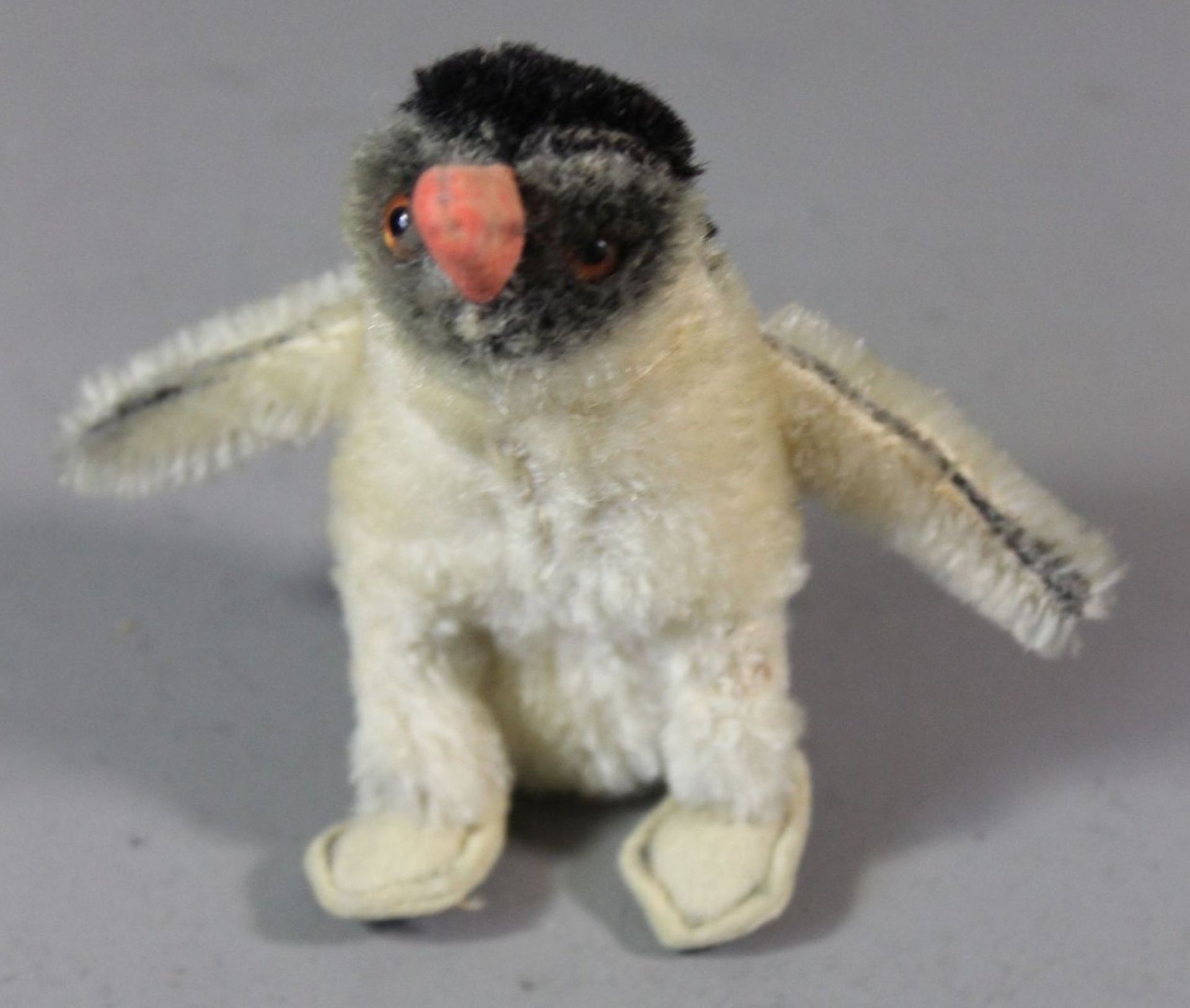 kl. Steiff-Pinguin, ohne Ident., älter, H-8,5cm.