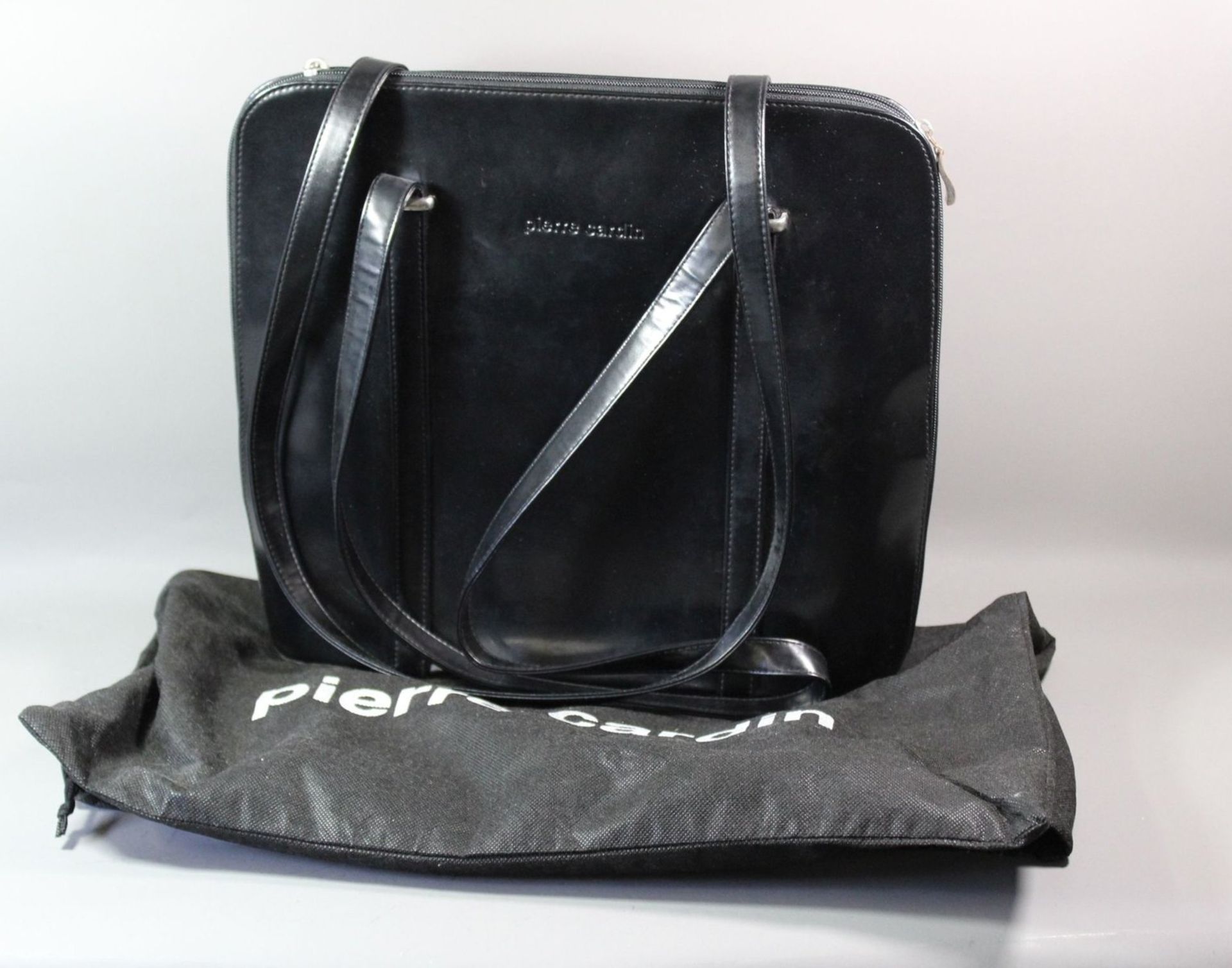 gr. Damen-Handtasche, Pierre Cardin, Leder, guter Zustand, 31,5 x 35cm.