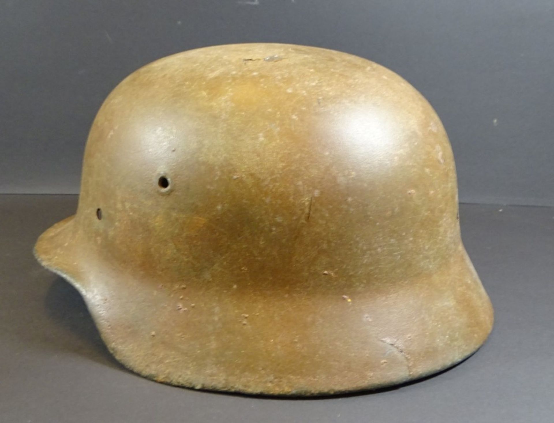 Stahlhelm mit SS-Zeichen und Altersspuren - Image 4 of 4