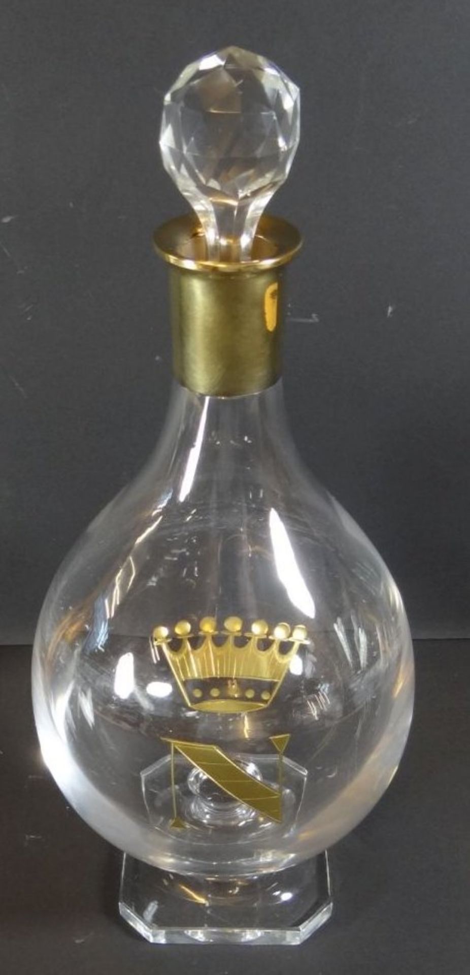 Kristall-Karaffe auf Stand, Silberhals-925-, vergoldet, auf Stand, H-31 cm, Krone mit "N", Stöpsel - Image 2 of 7
