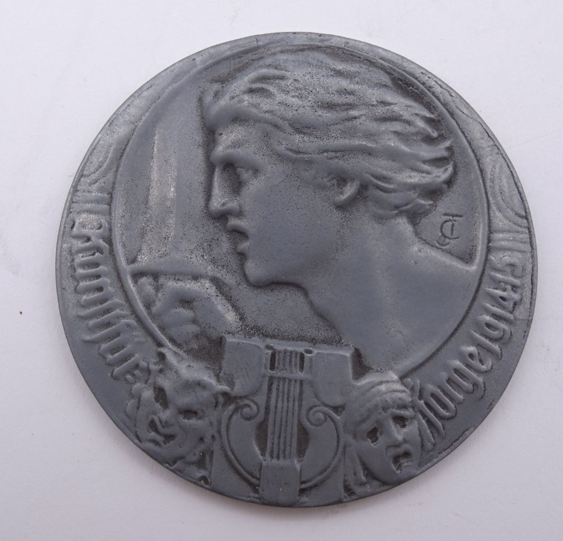 Spendenmedaille der Kunstfürsorge 1915-1915, Metall, Ø 5 cm, Rückseite Zitat von F. v. Schiller - Image 2 of 2