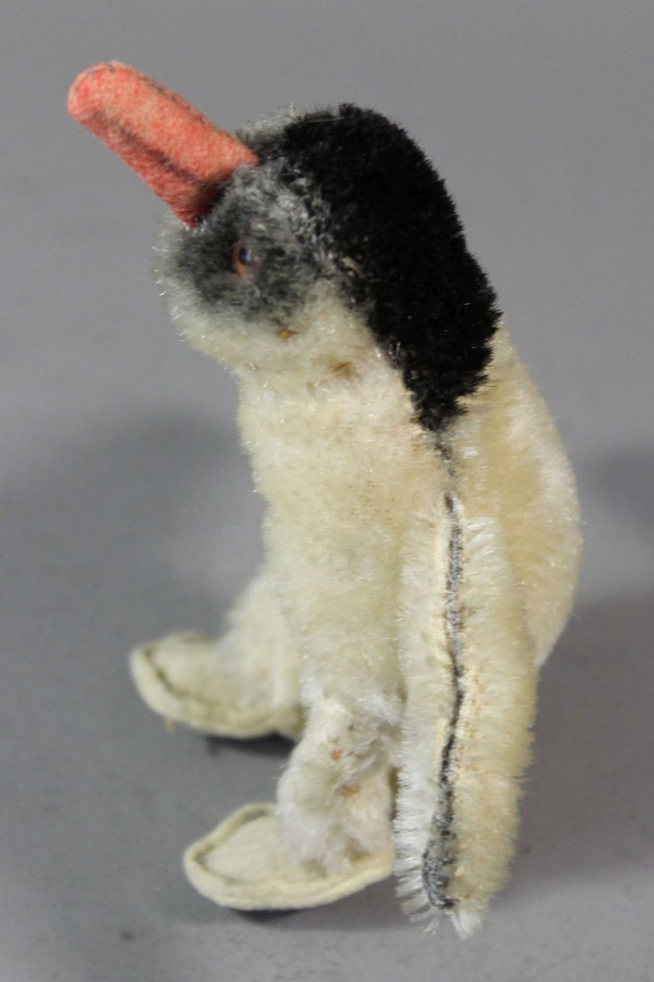 kl. Steiff-Pinguin, ohne Ident., älter, H-8,5cm. - Image 2 of 3