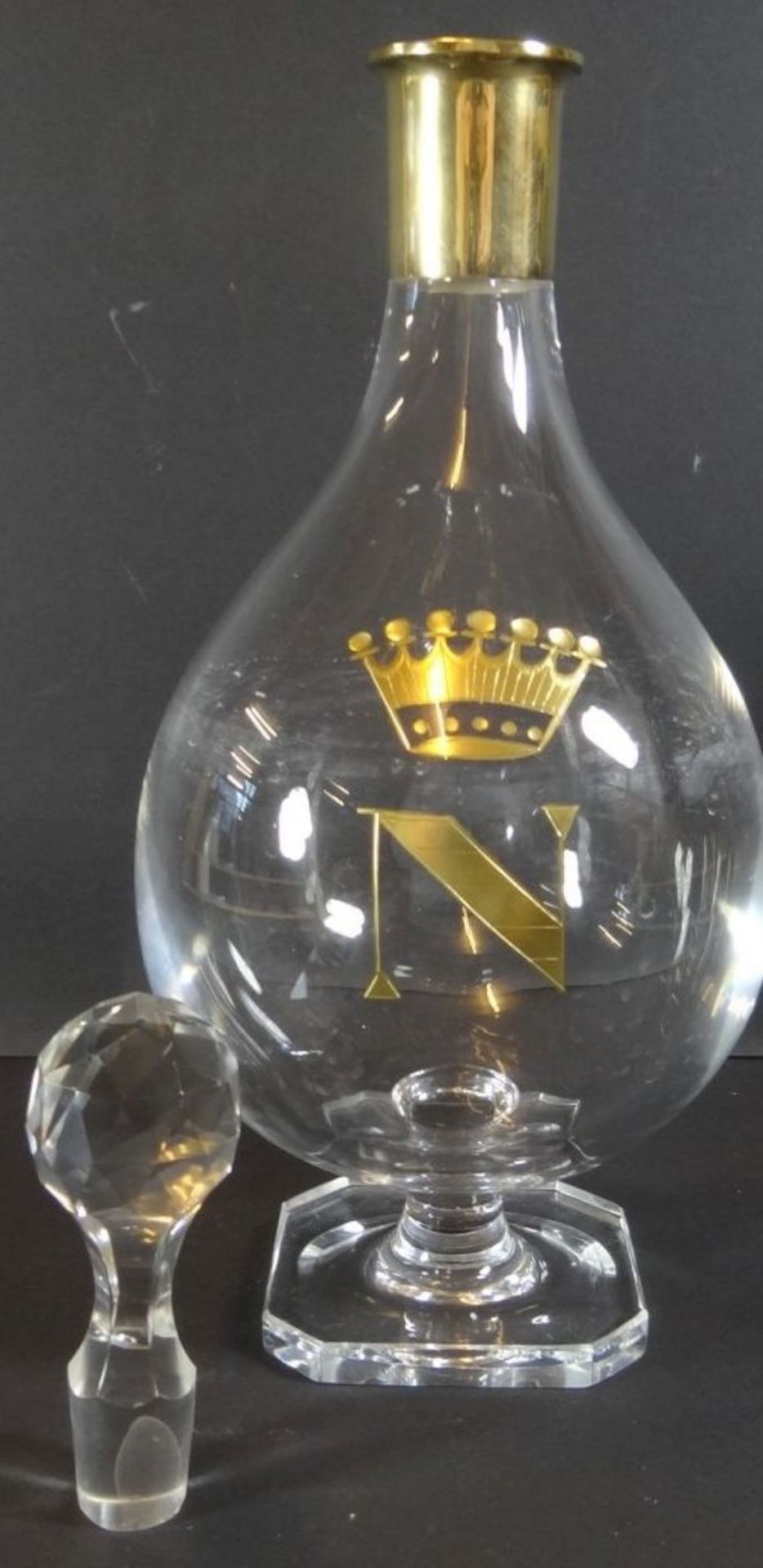 Kristall-Karaffe auf Stand, Silberhals-925-, vergoldet, auf Stand, H-31 cm, Krone mit "N", Stöpsel - Image 5 of 7