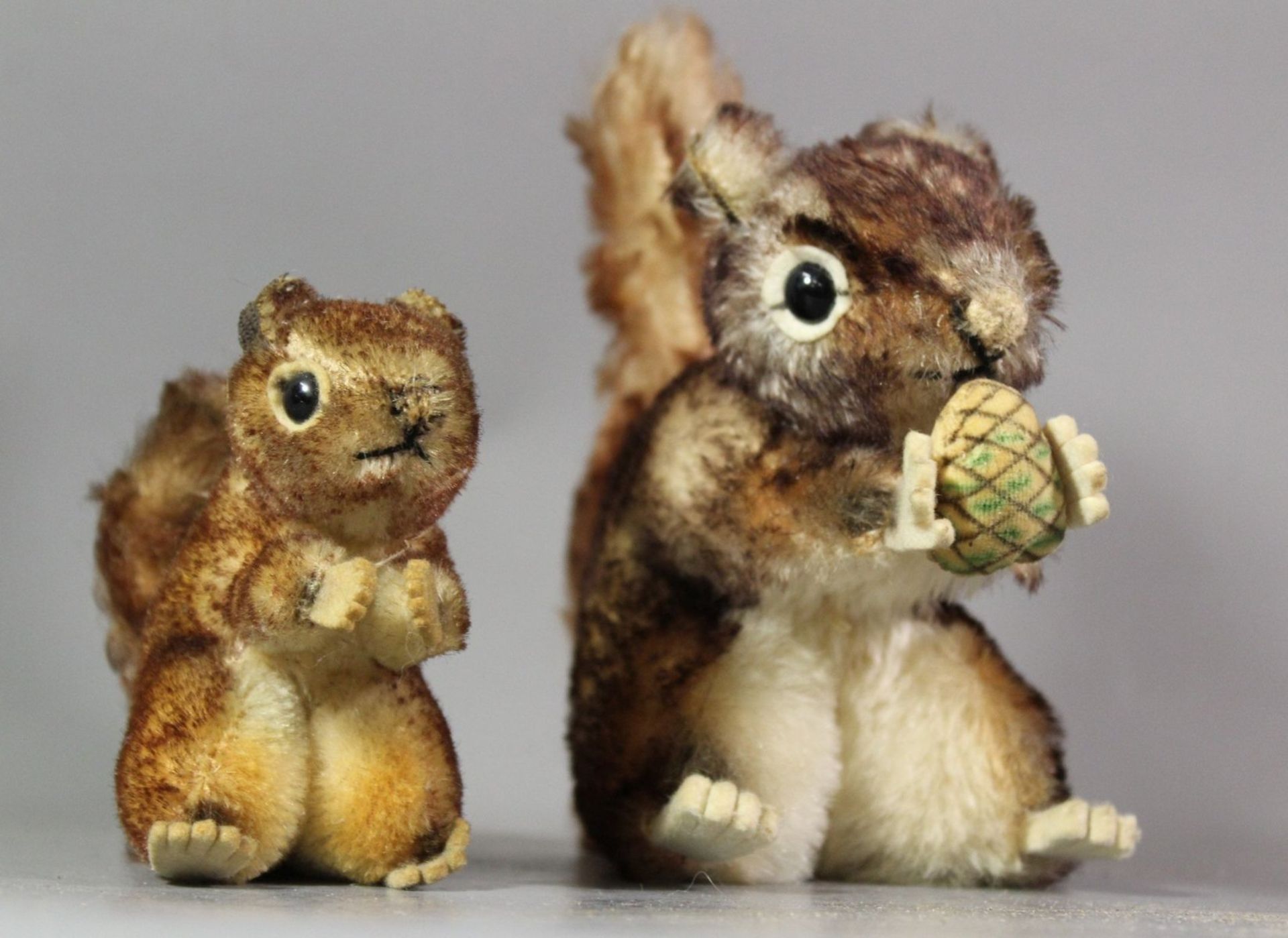 2x div. Eichhörnchen, Steiff, 1x nur Knopf, ca. H-16cm, bespielte Erhaltung - Image 3 of 3