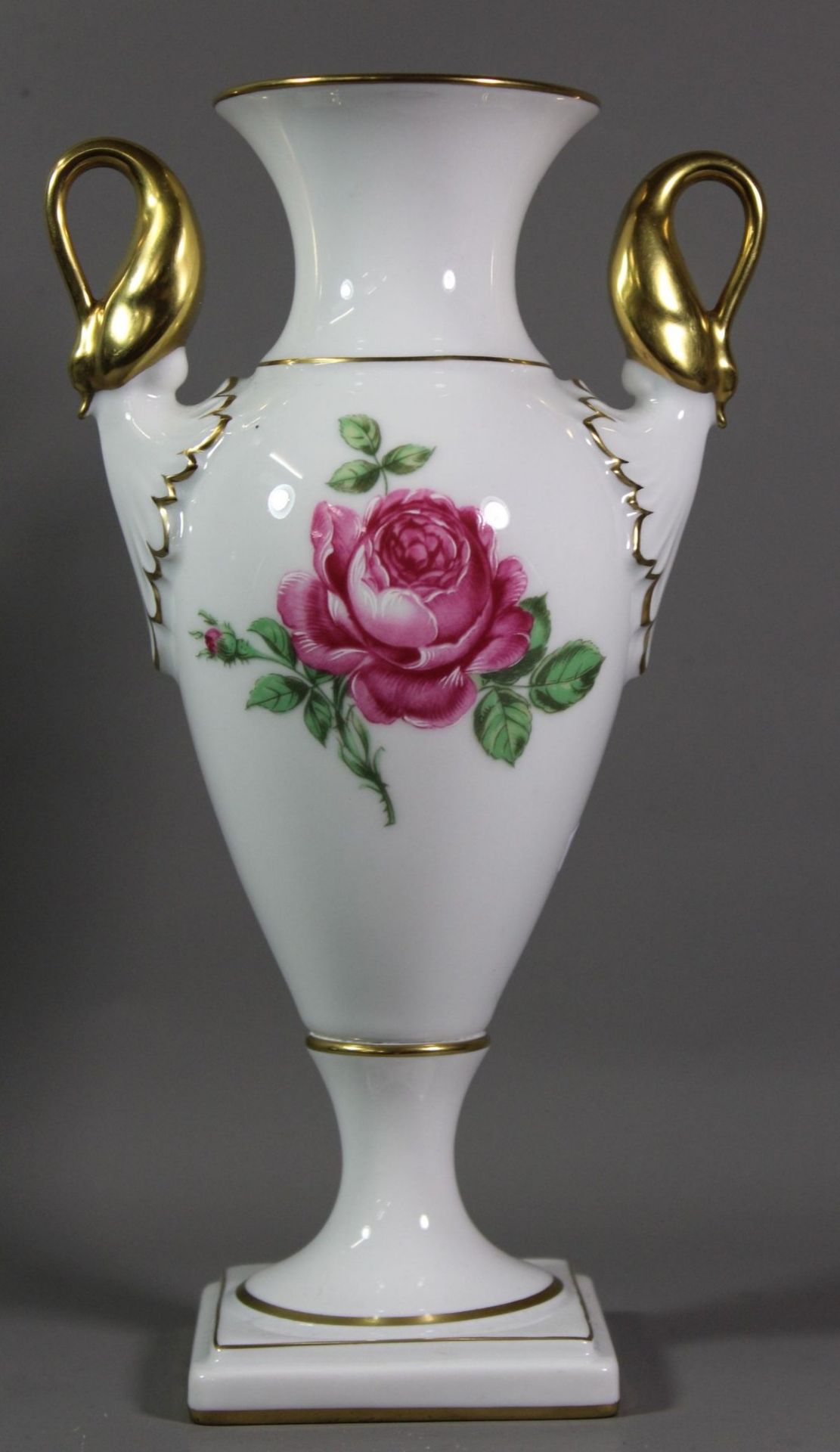 Schwanenhalshenkel-Vase, Kaiser, Rosenbemalung, H-23,5cm.