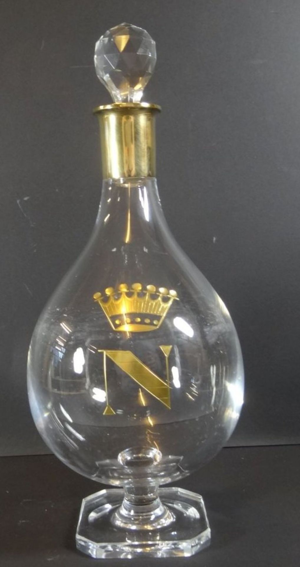 Kristall-Karaffe auf Stand, Silberhals-925-, vergoldet, auf Stand, H-31 cm, Krone mit "N", Stöpsel - Image 4 of 7