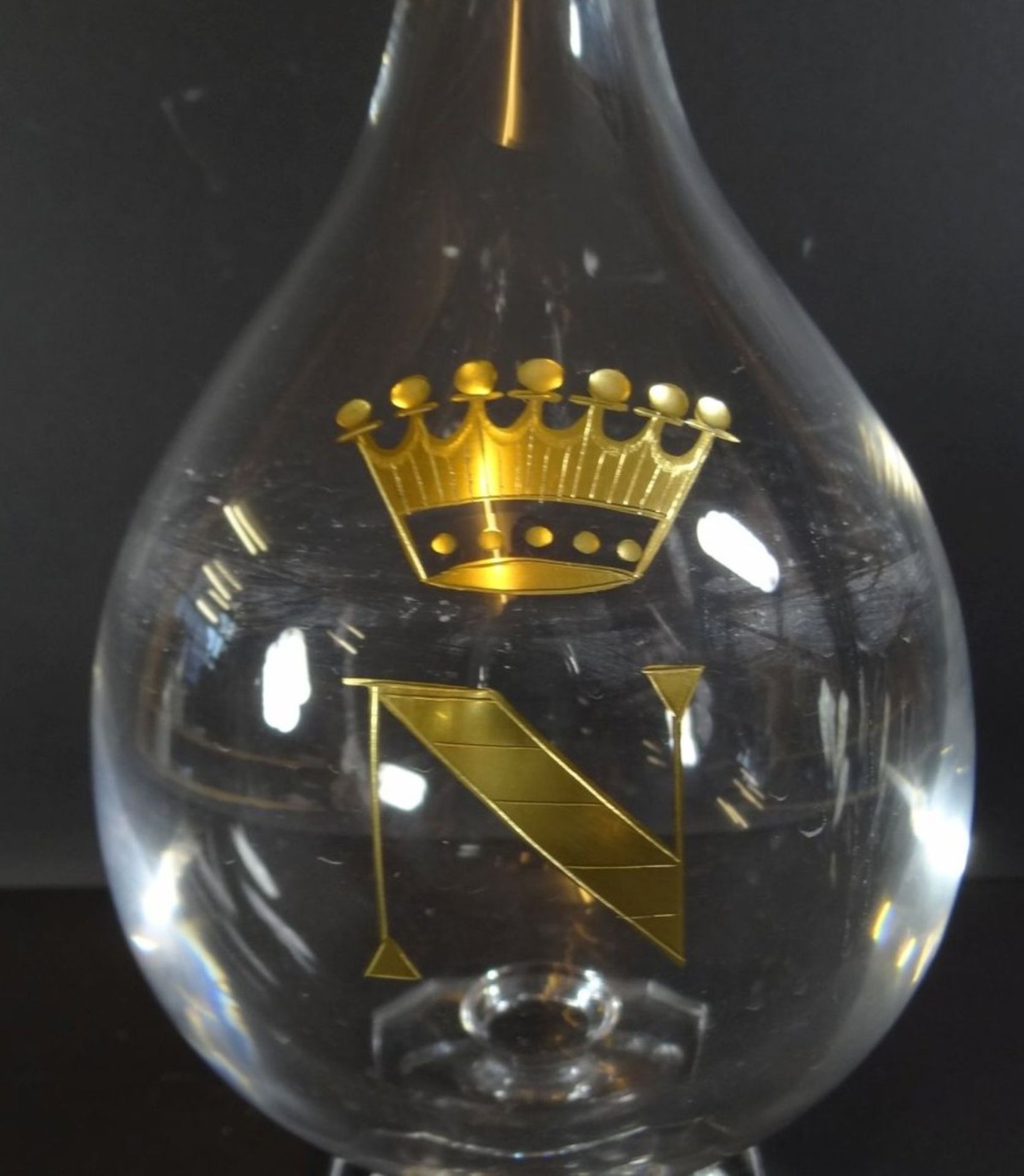 Kristall-Karaffe auf Stand, Silberhals-925-, vergoldet, auf Stand, H-31 cm, Krone mit "N", Stöpsel - Image 3 of 7
