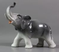 Elefant, Gräfenthal, polychr. Bemalung in Unterglasurfarben, H-15cm L-20,5cm.