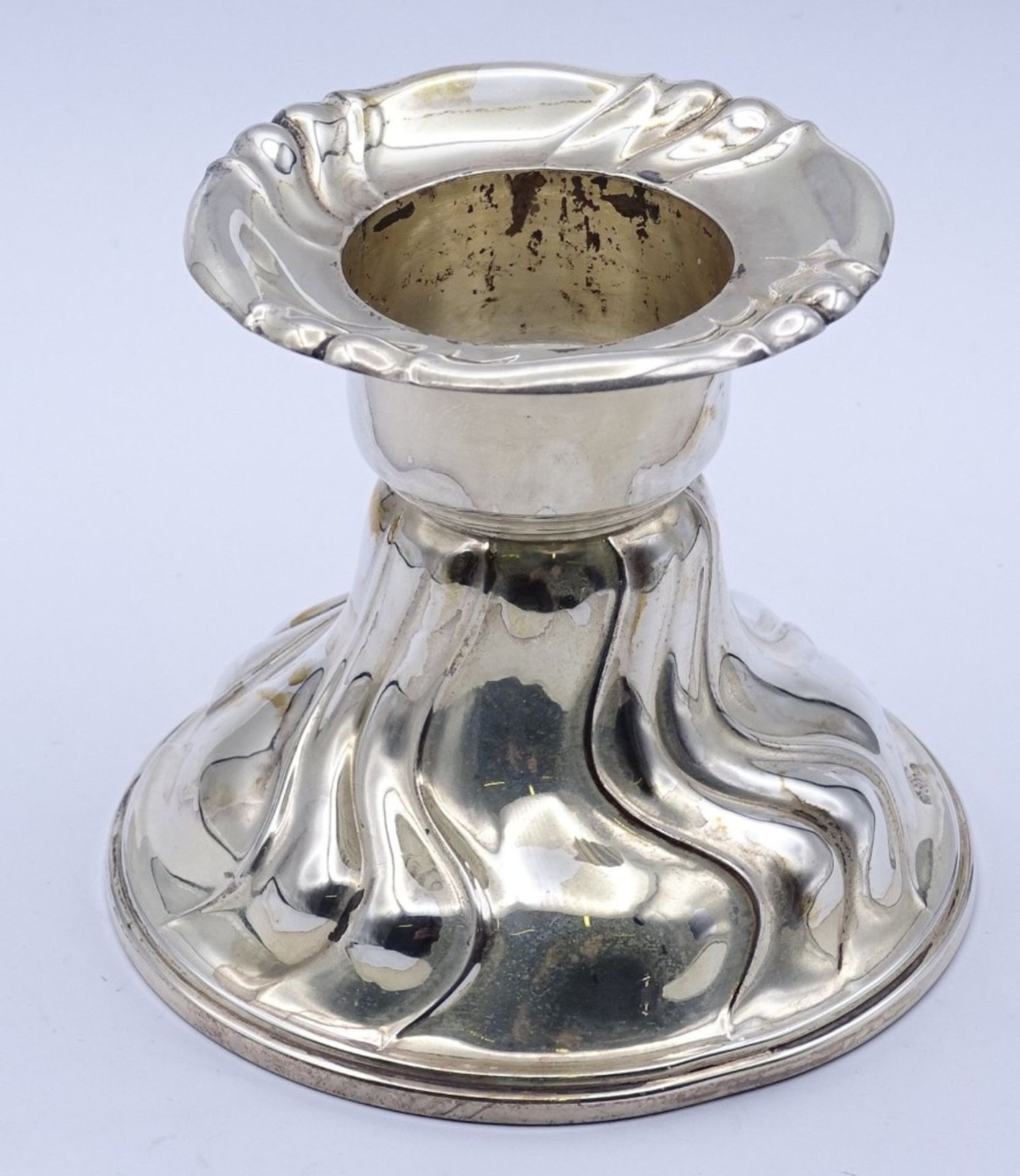 Einzelner Kerzenhalter, Silber 0.800, gefüllter Stand,H- 8,0cm, oberer D. 7,0cm, Kerzen D- 3,7cm - Bild 2 aus 3