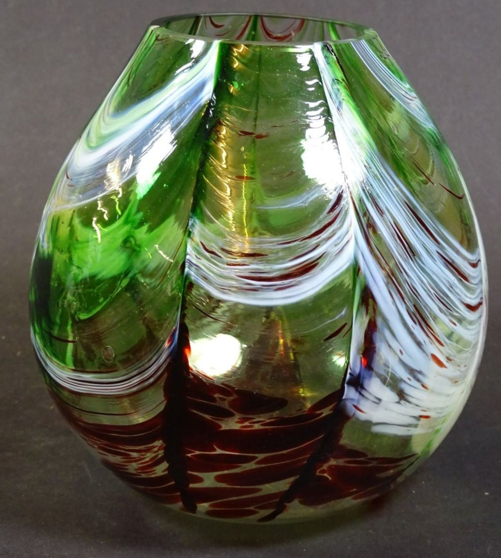 Kunstglas-Vase, Handarbeit, H-14 cm, D-13 cm - Bild 3 aus 5