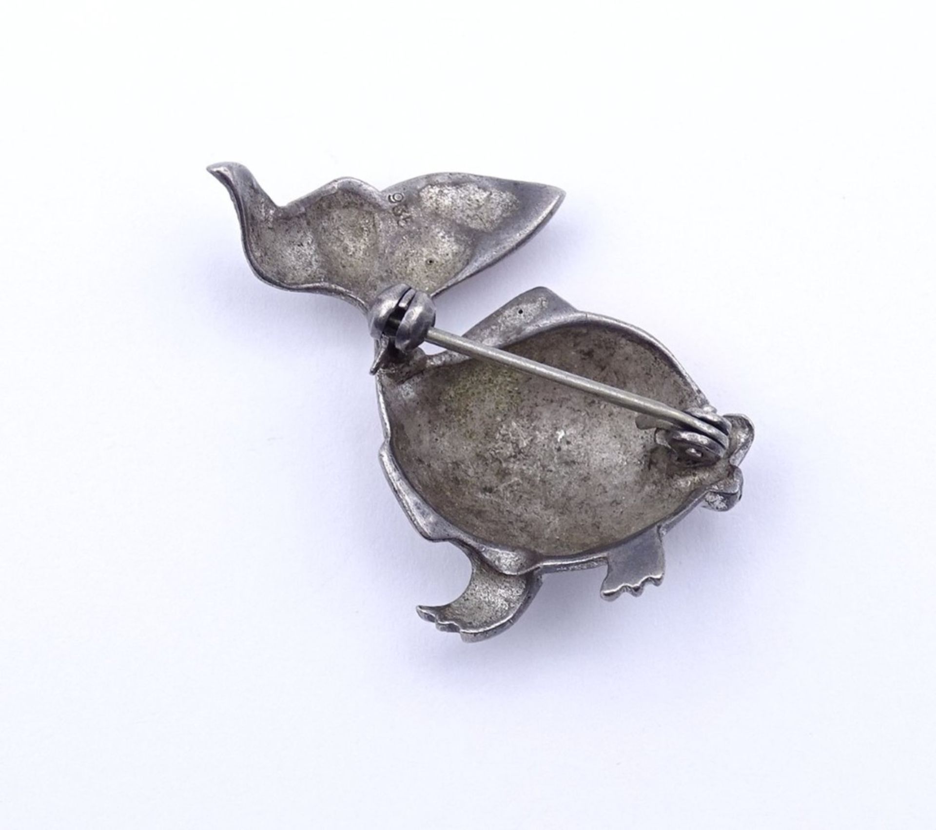 Emaillierte Silber Brosche in Form eines Fisches,Silber 0.935, L- 3,6cm, 7,5 g. - Image 3 of 3