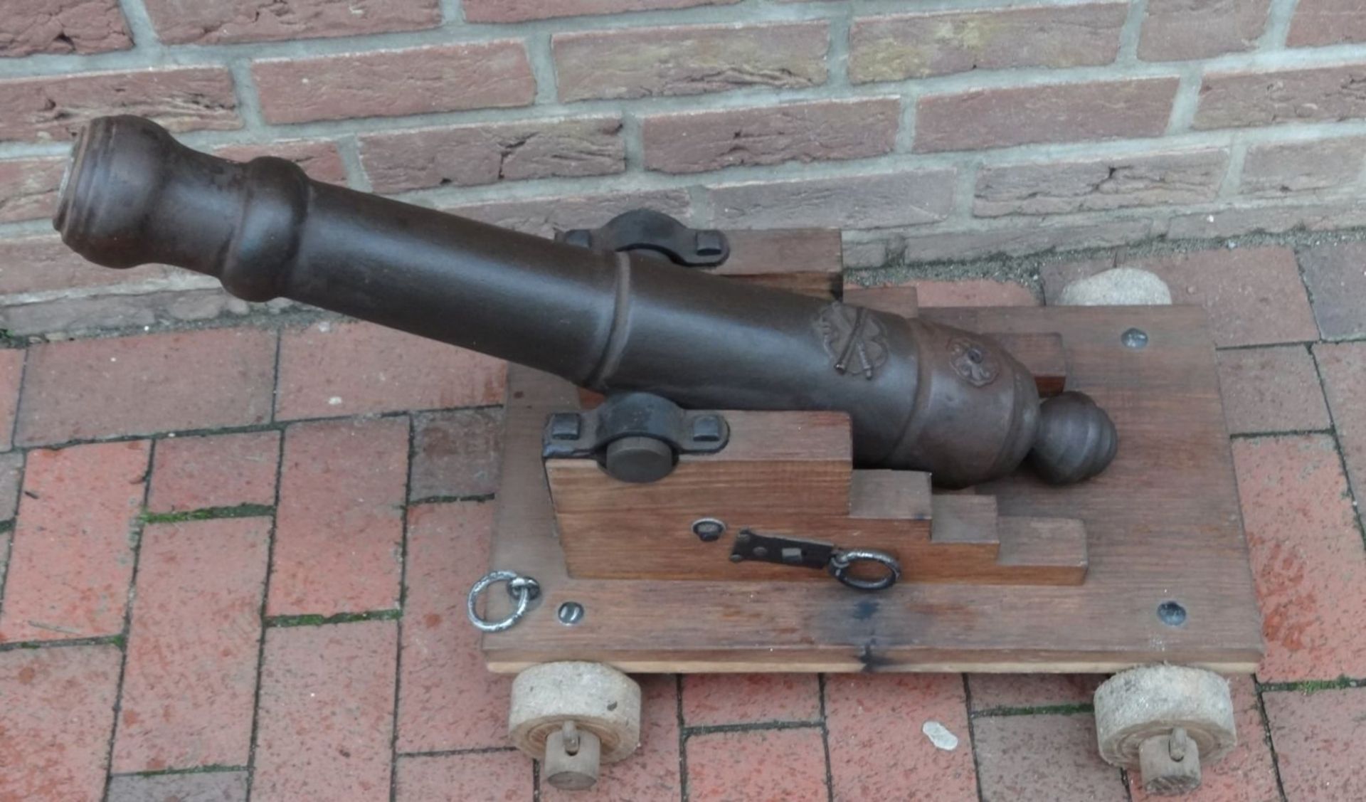 wohl alte englische Marinekanone?, Eisen auf Holzlafette mit Steinrädern, beweglich, H-50 cm, L-80 - Bild 4 aus 10